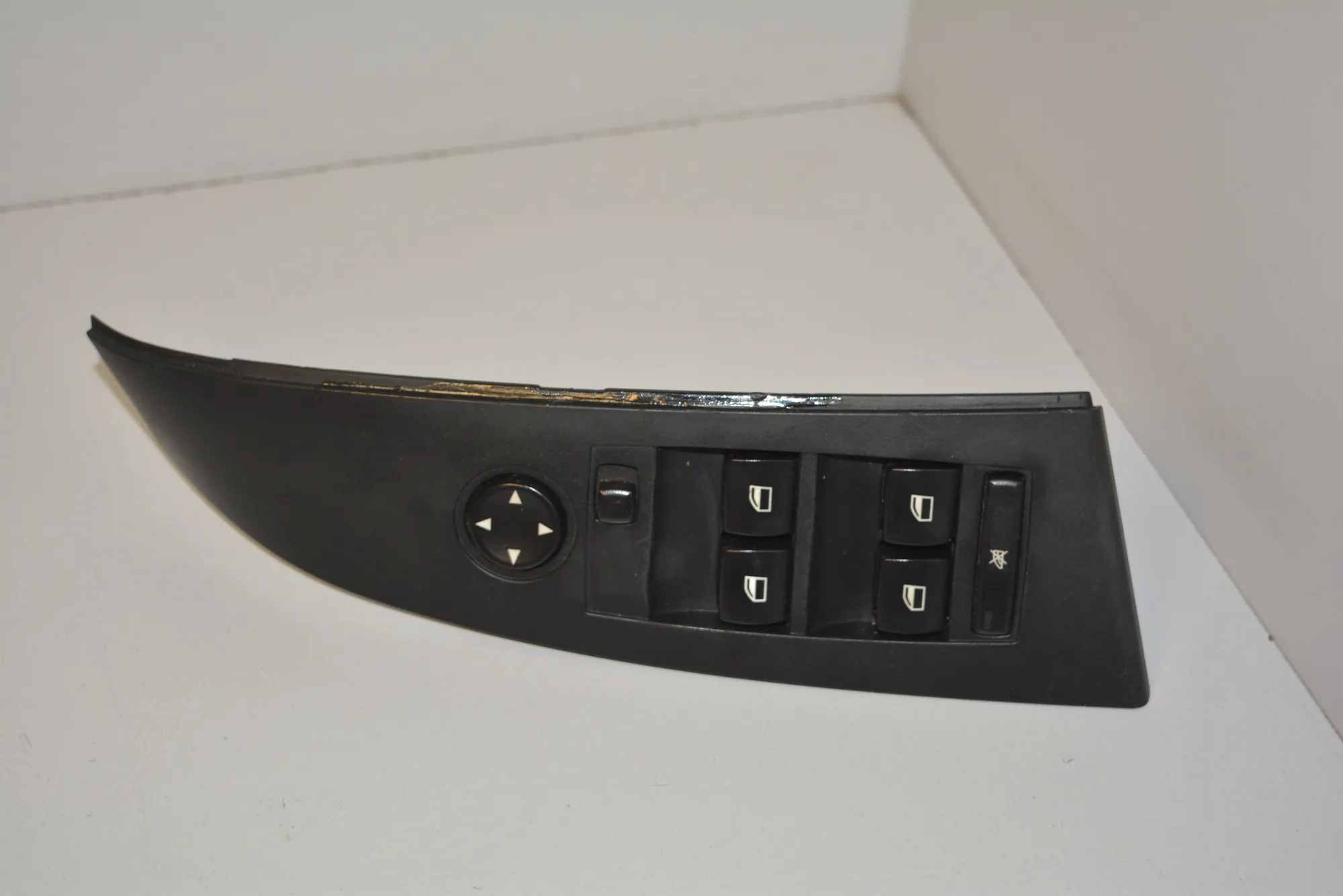Front Left Door Window Switch – OEM 6943241 · BMW 5 Touring (E61) BMW 5 Touring (E61) 2005 – 2