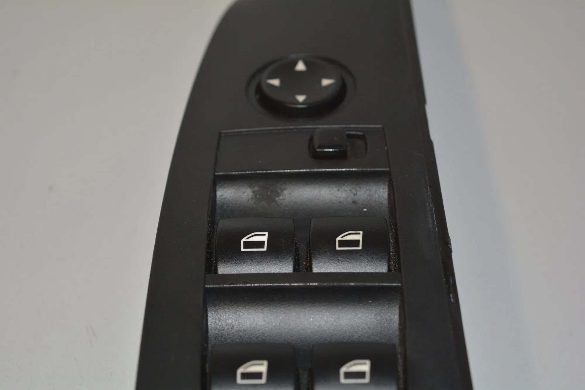 Front Left Door Window Switch – OEM 6943241 · BMW 5 Touring (E61) BMW 5 Touring (E61) 2005 – 5