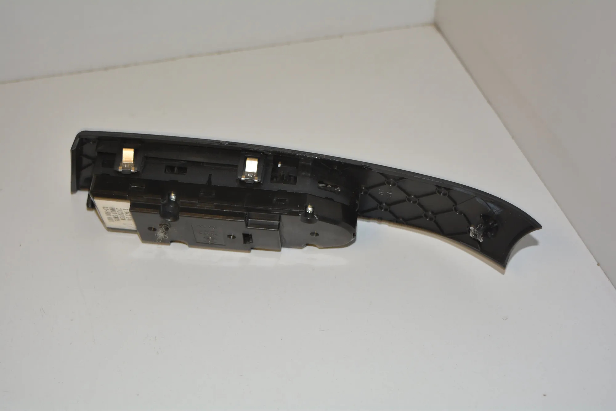 Front Left Door Window Switch – OEM 6943241 · BMW 5 Touring (E61) BMW 5 Touring (E61) 2005 – 3