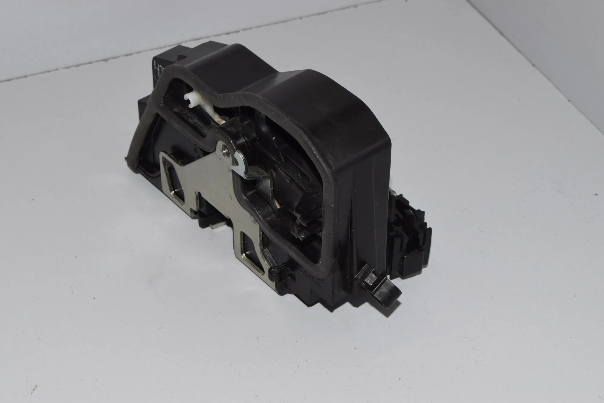 Rear Left Door Lock – OEM 7202147 · BMW X6 (E71, E72) BMW X6 (E71, E72) 2009 – 3