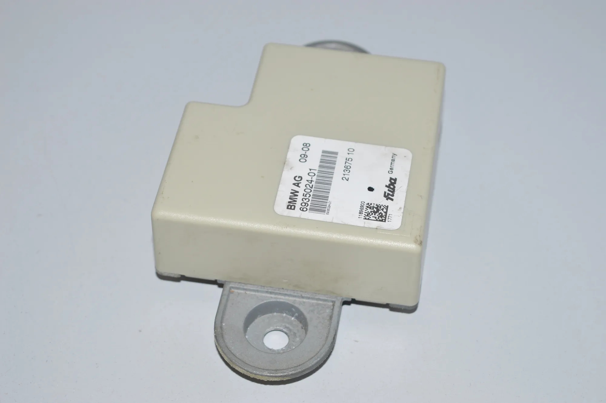 Antenna Amplifier – OEM 6935024 · BMW 5 (E60) BMW 5 (E60) 2008 – 2