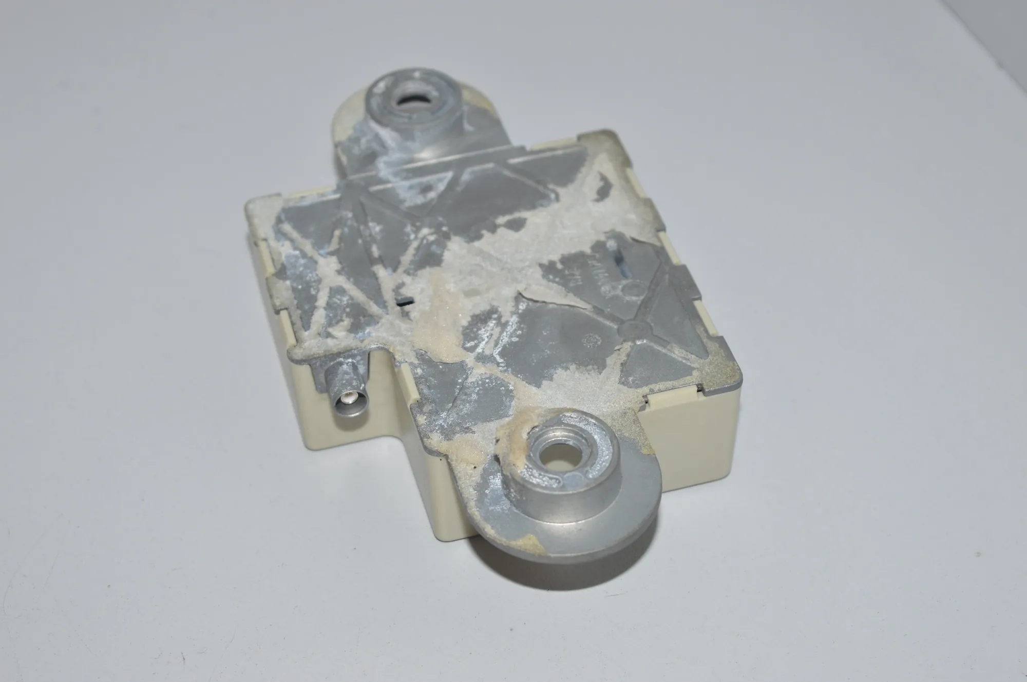 Antenna Amplifier – OEM 6935024 · BMW 5 (E60) BMW 5 (E60) 2008 – 4
