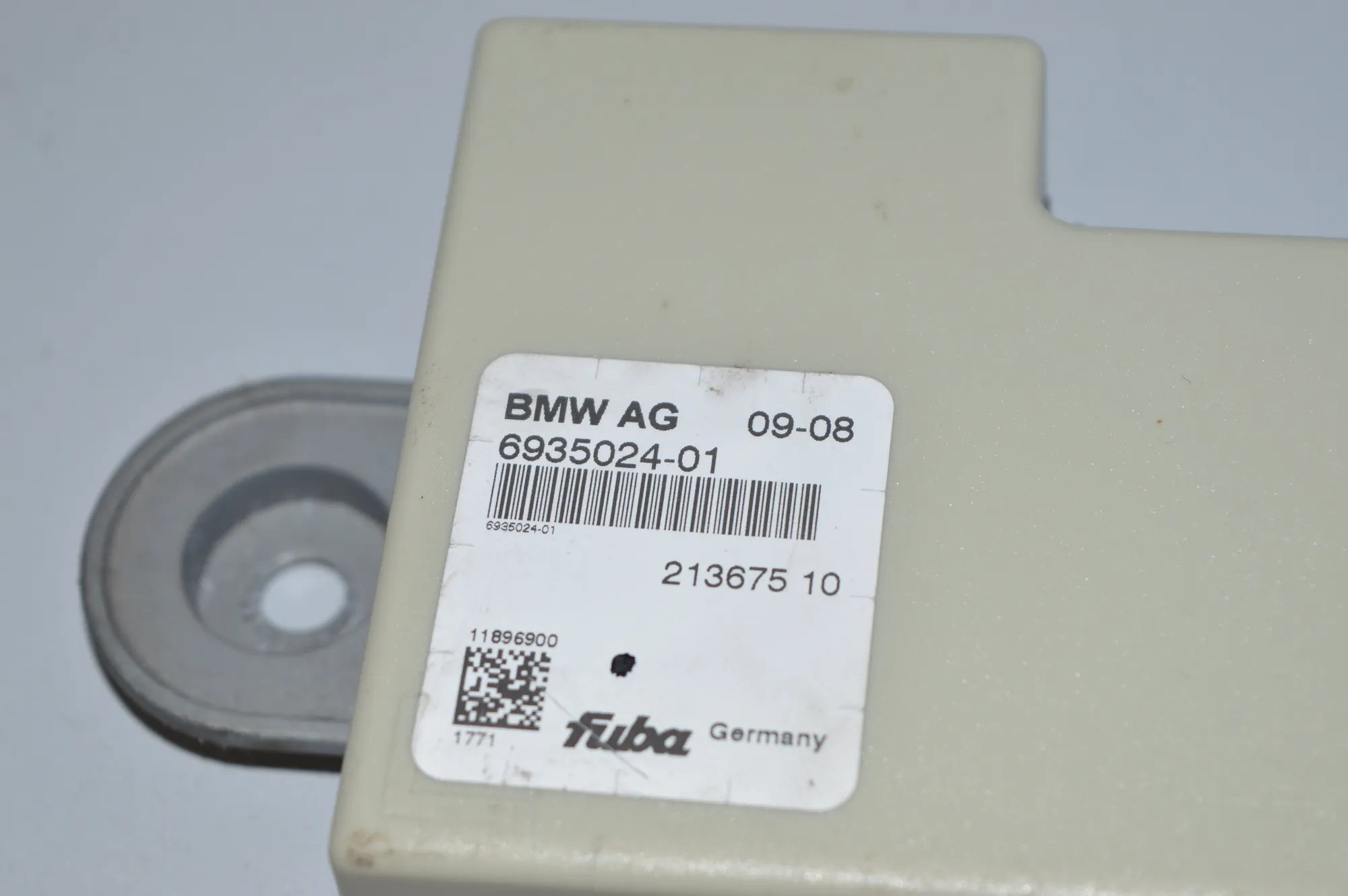 Antenna Amplifier – OEM 6935024 · BMW 5 (E60) BMW 5 (E60) 2008 – 6