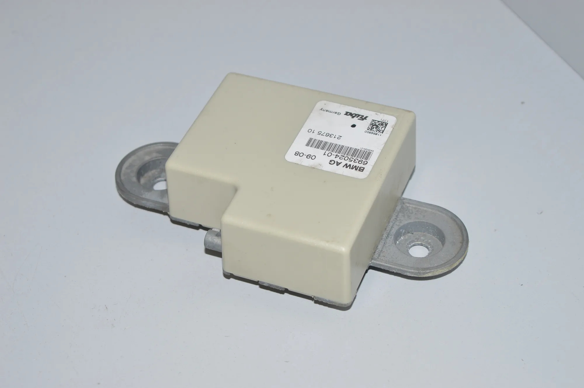 Antenna Amplifier – OEM 6935024 · BMW 5 (E60) BMW 5 (E60) 2008 – 3