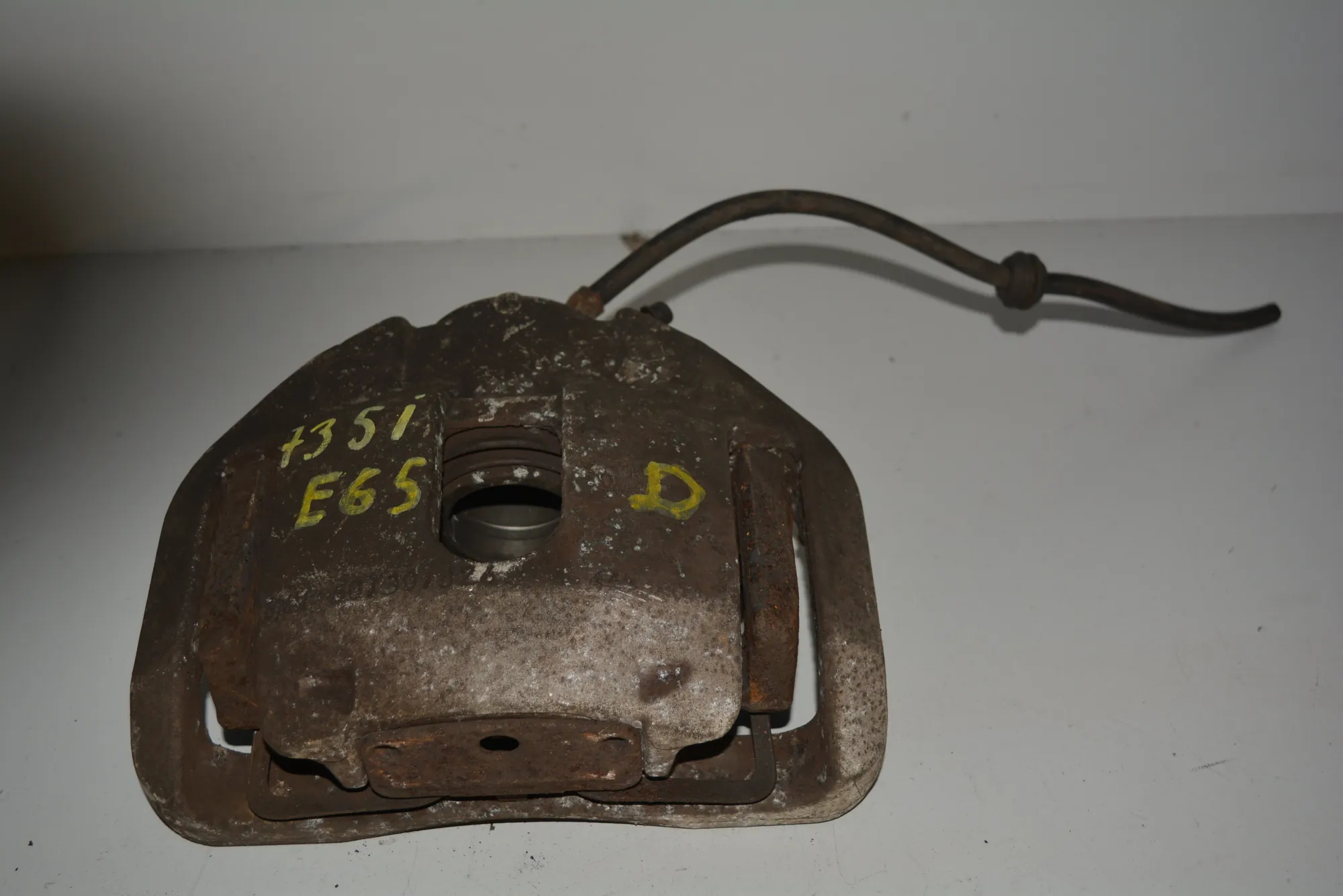 Front Right Brake Caliper · BMW 7 (E65, E66, E67) BMW 7 (E65, E66, E67) 735 i 2006