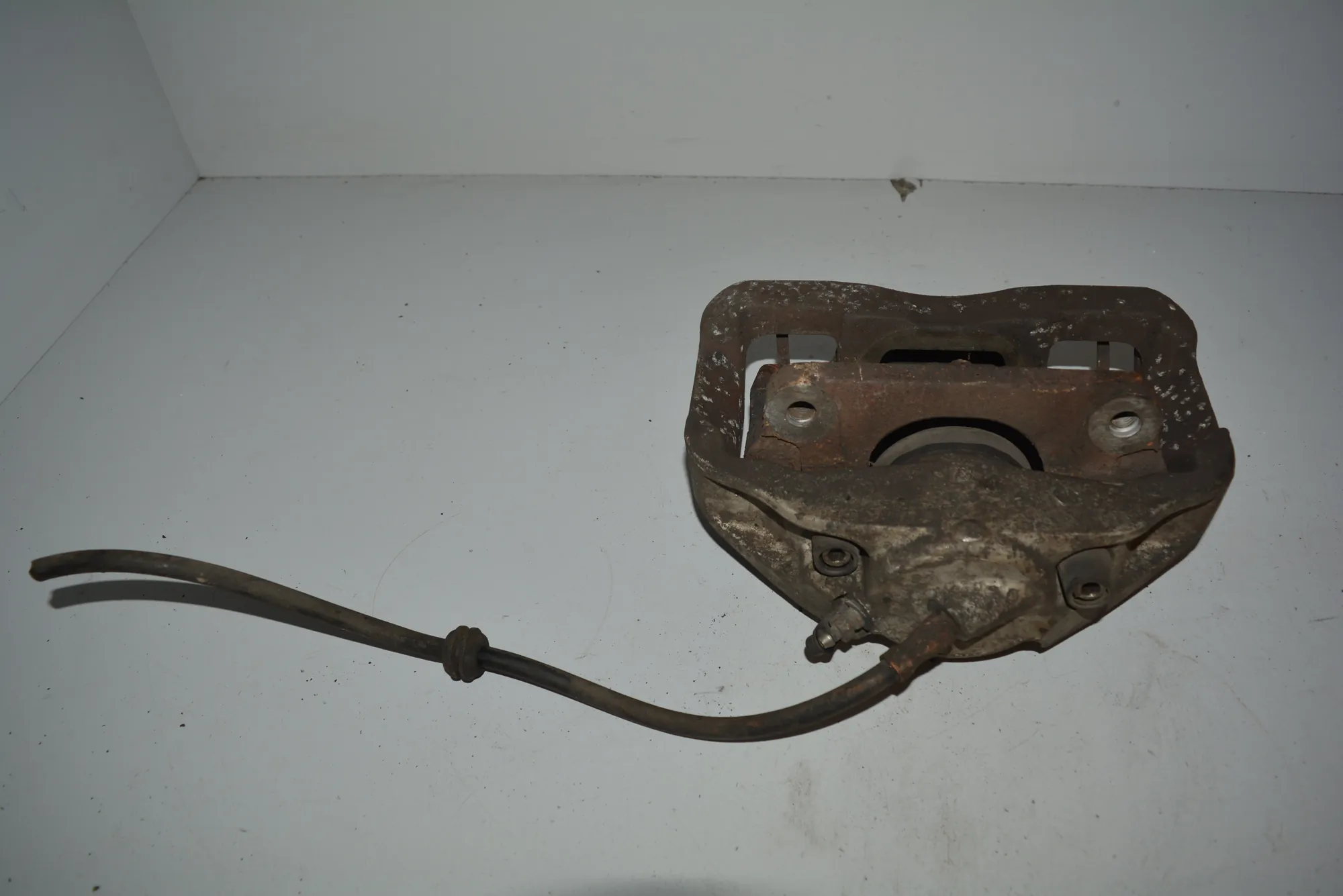 Front Left Brake Caliper · BMW 7 (E65, E66, E67) BMW 7 (E65, E66, E67) 735 i 2006 – 2
