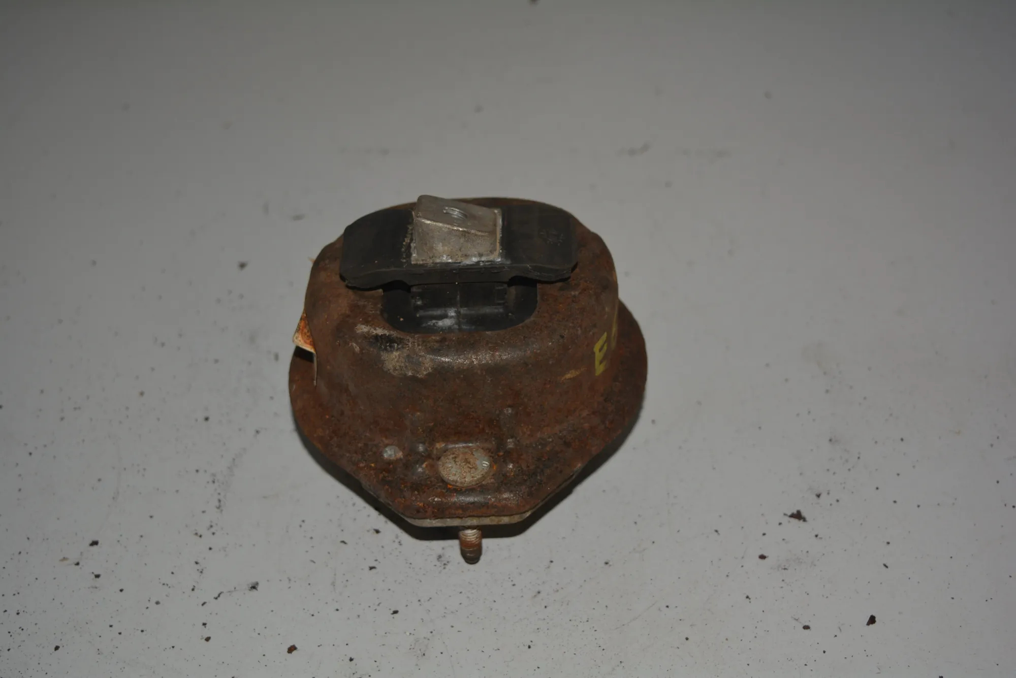 Right Side Engine Mount – OEM 6754614 · BMW 7 (E65, E66, E67) BMW 7 (E65, E66, E67) 735 i 2006