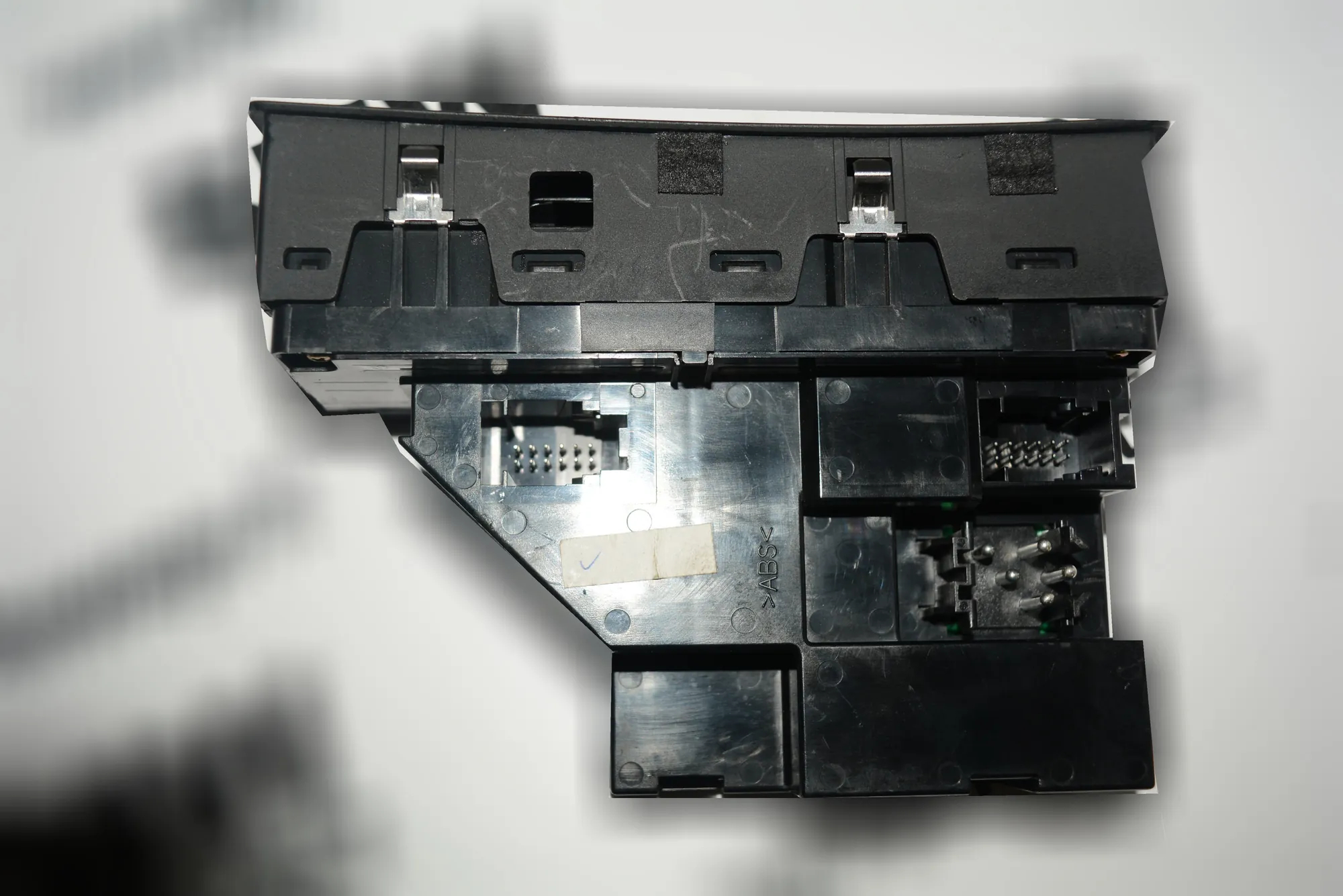 Front Left Door Window Switch – OEM 6925700 · BMW X5 (E53) 4.6 is 2003 – 2