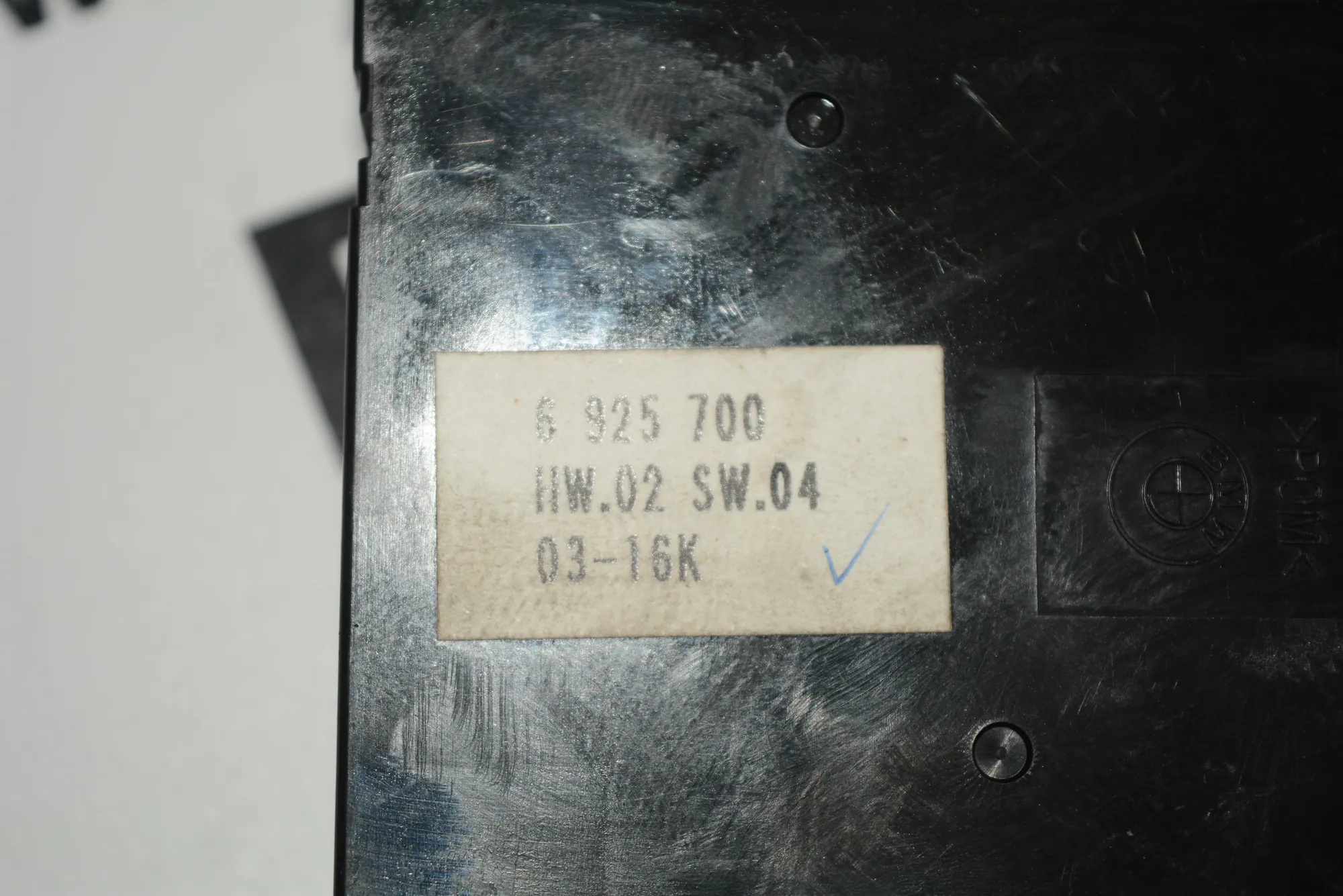Front Left Door Window Switch – OEM 6925700 · BMW X5 (E53) 4.6 is 2003 – 3