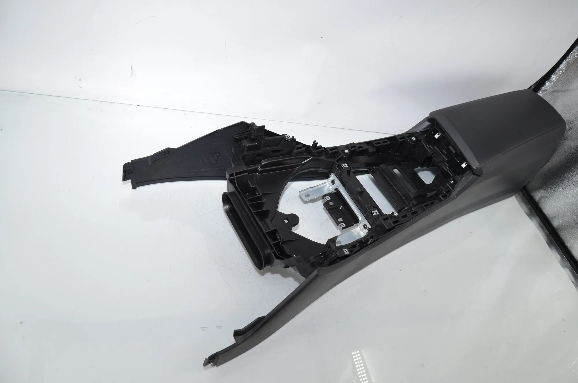 Center Console – OEM 6996833 · BMW 3 Touring (G21) (2019 - -) 320 d 2024 – 4