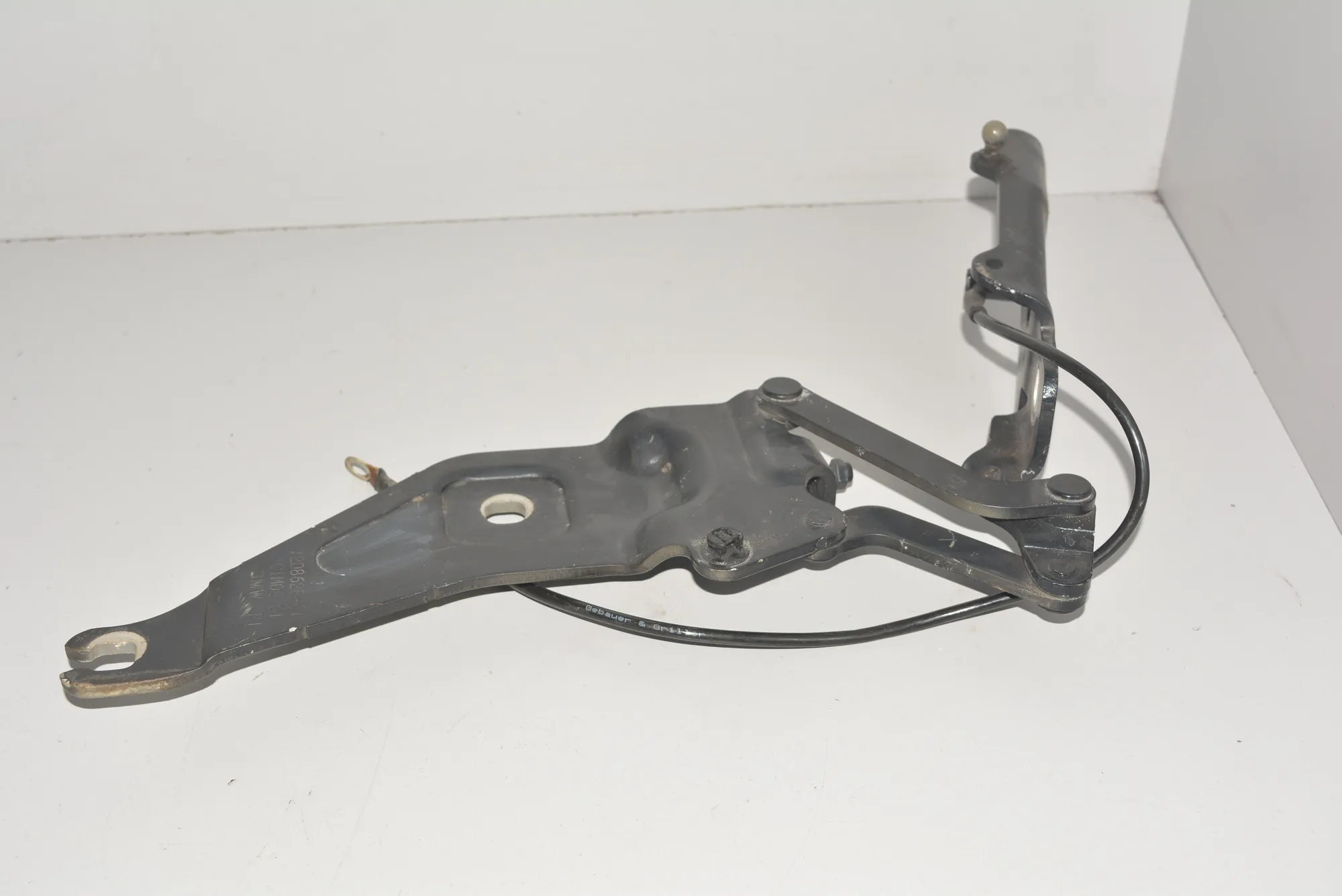 Front Right Bonnet Hinge – OEM 7208628 · BMW X5 (E70) BMW X5 (E70) 2010 – 2