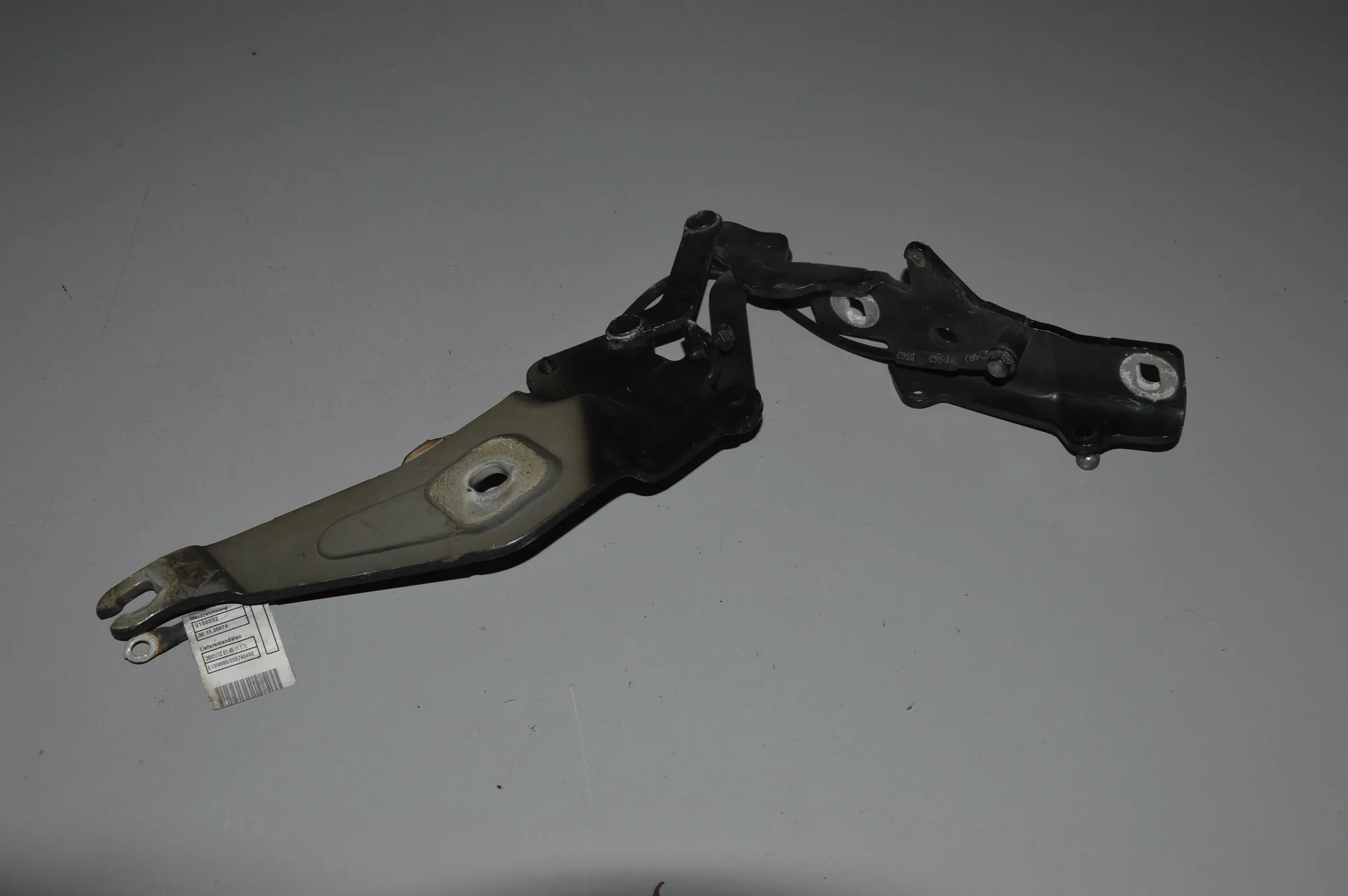 Front Right Bonnet Hinge – OEM 7208628 · BMW X5 (E70) BMW X5 (E70) 2011