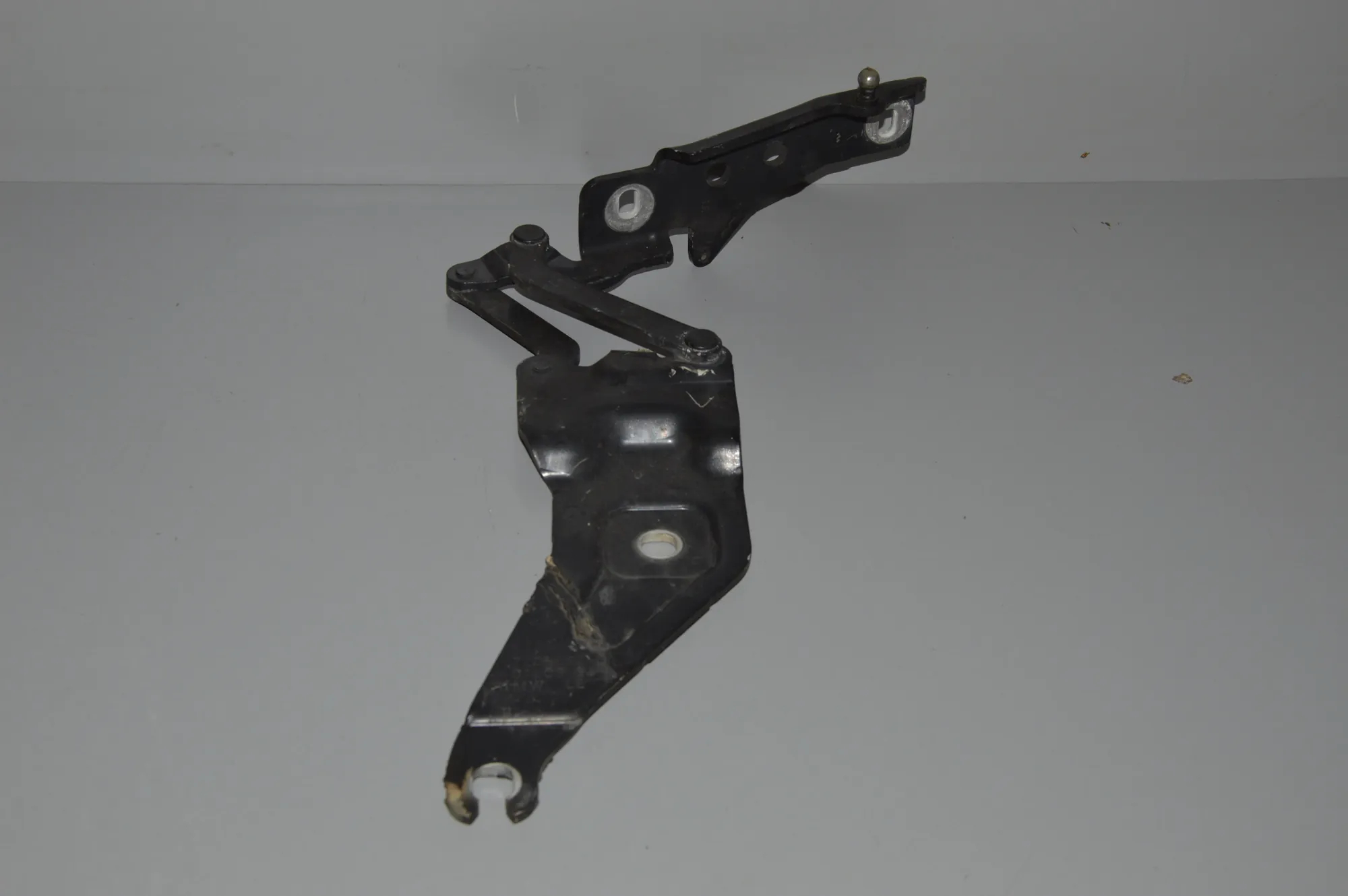 Front Left Bonnet Hinge – OEM 7208627 · BMW X5 (E70) BMW X5 (E70) 2011