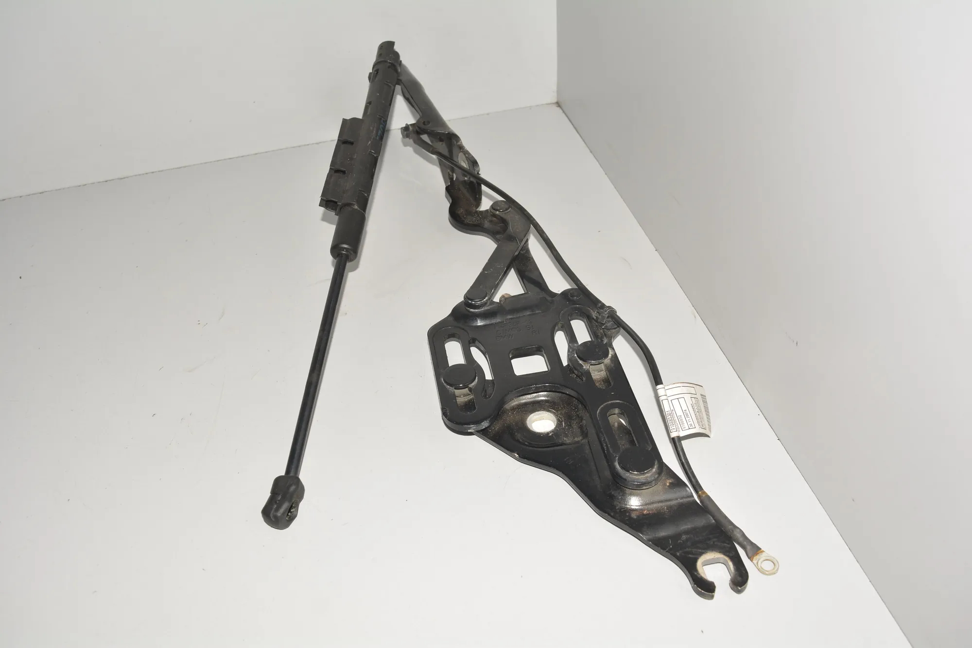 Front Right Bonnet Hinge – OEM 7148348 · BMW X5 (E70) BMW X5 (E70) 2010