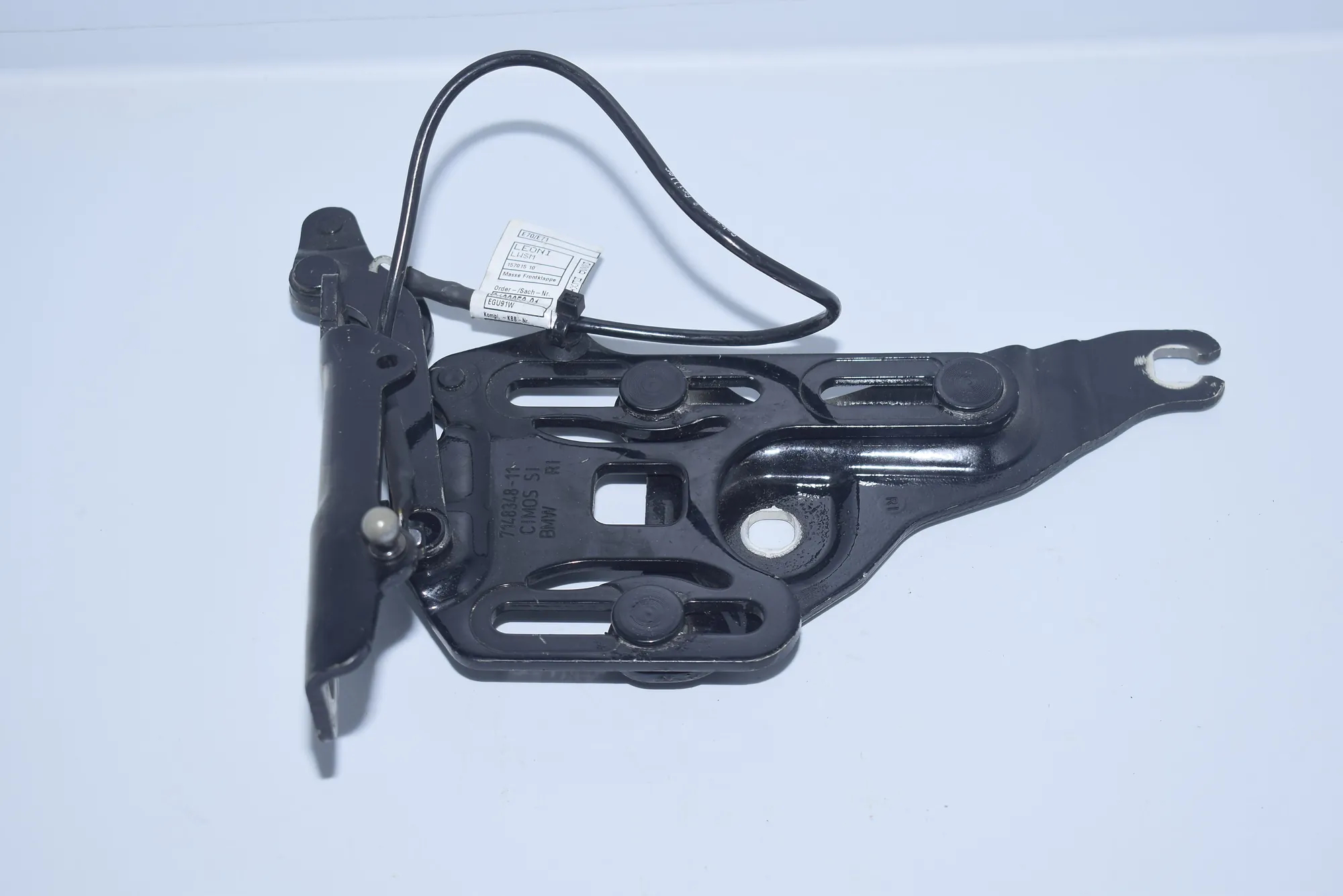 Front Right Bonnet Hinge – OEM 7148348 · BMW X5 (E70) BMW X5 (E70) 3.0 d 2010