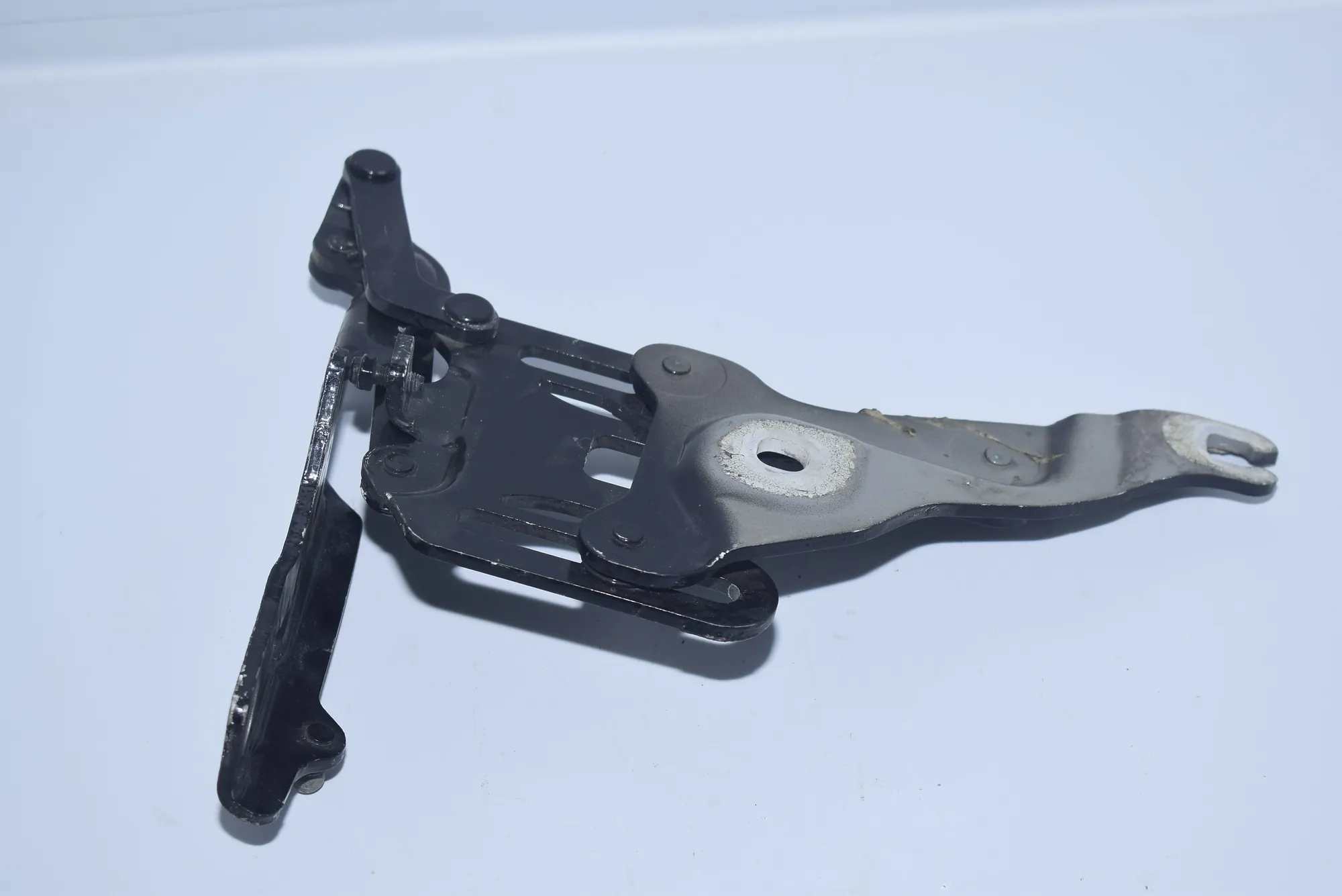 Front Left Bonnet Hinge – OEM 7148347 · BMW X5 (E70) BMW X5 (E70) 3.0 d 2010 – 2