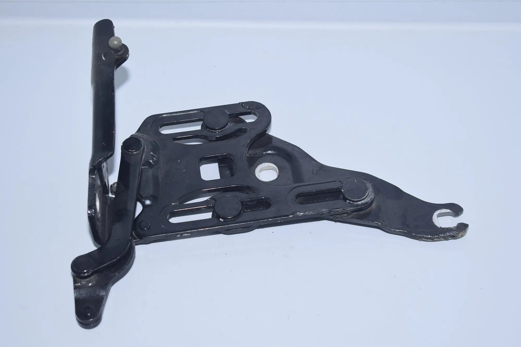Front Left Bonnet Hinge – OEM 7148347 · BMW X5 (E70) BMW X5 (E70) 3.0 d 2010