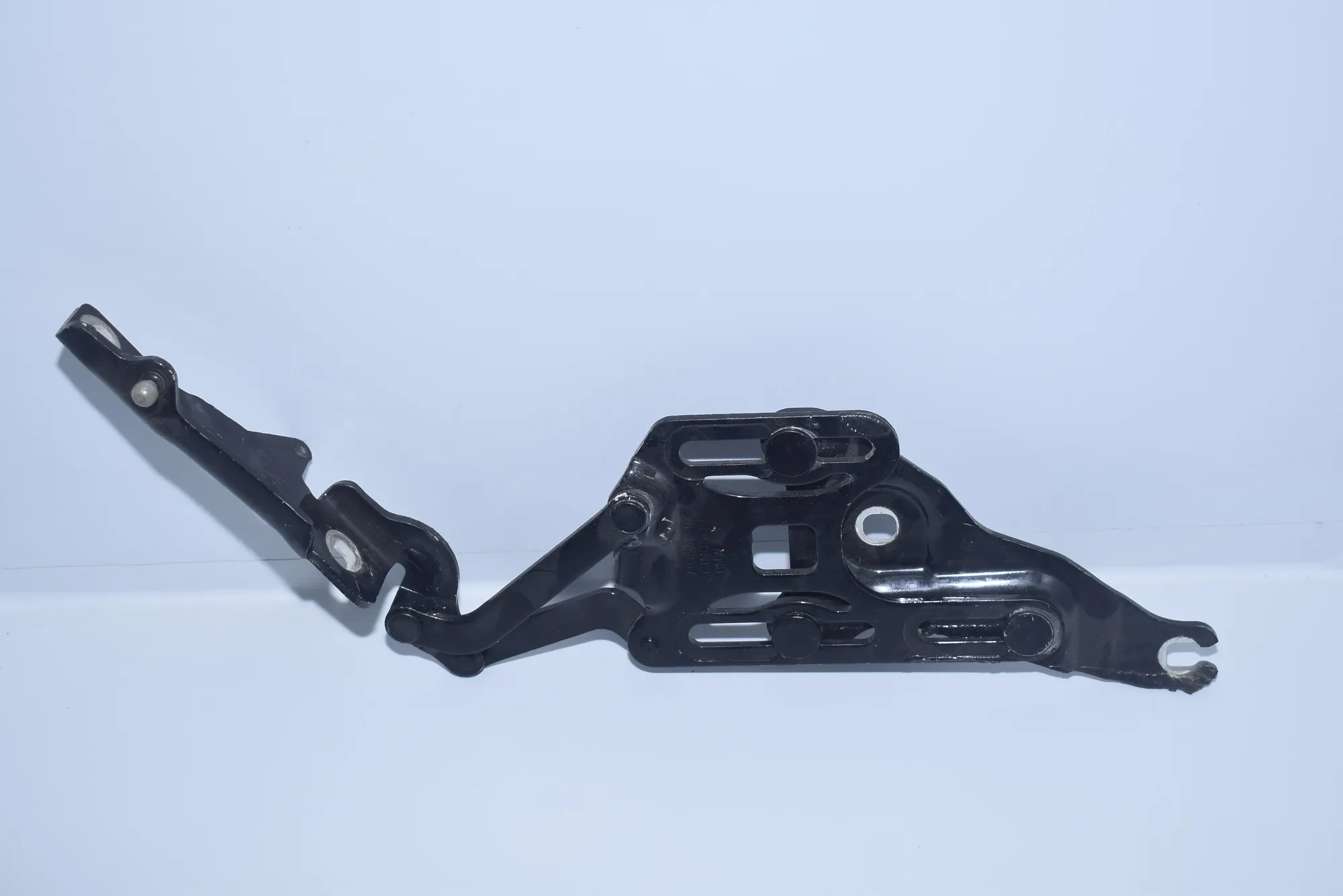 Front Left Bonnet Hinge – OEM 7148347 · BMW X5 (E70) BMW X5 (E70) 3.0 d 2010 – 3