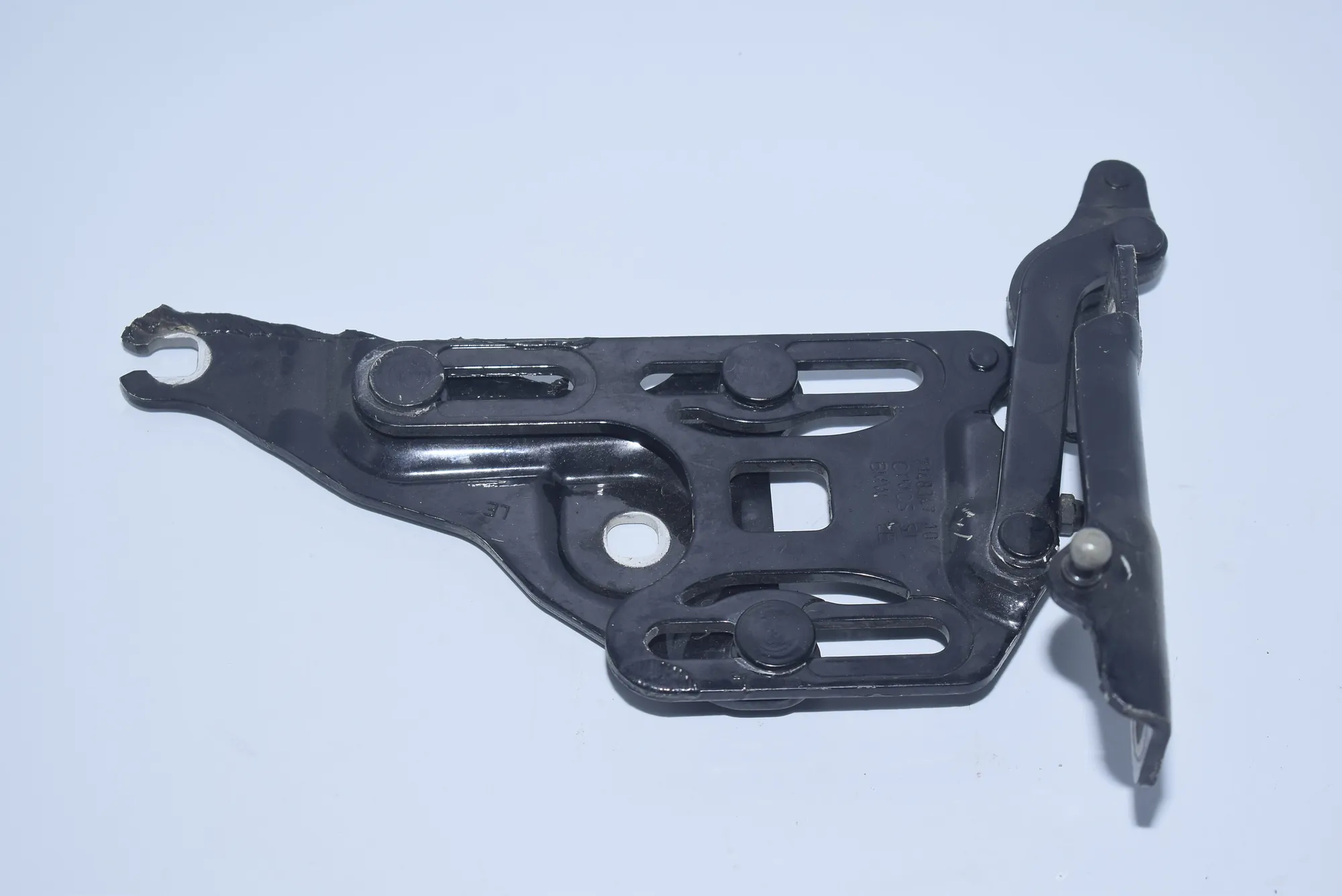 Front Left Bonnet Hinge – OEM 7148347 · BMW X5 (E70) BMW X5 (E70) 3.0 d 2010 – 4