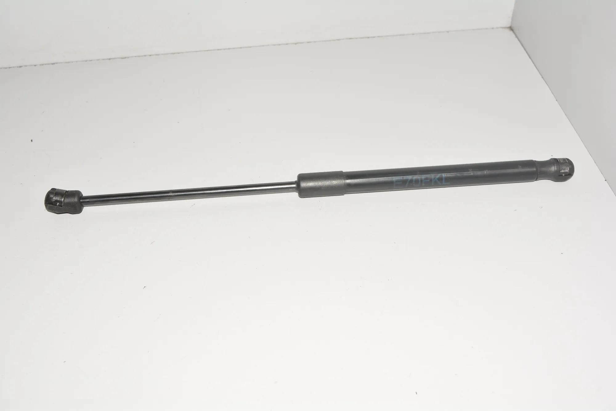 Front Right Bonnet Strut – OEM 51327148346 · BMW X5 (E70) BMW X5 (E70) 2010