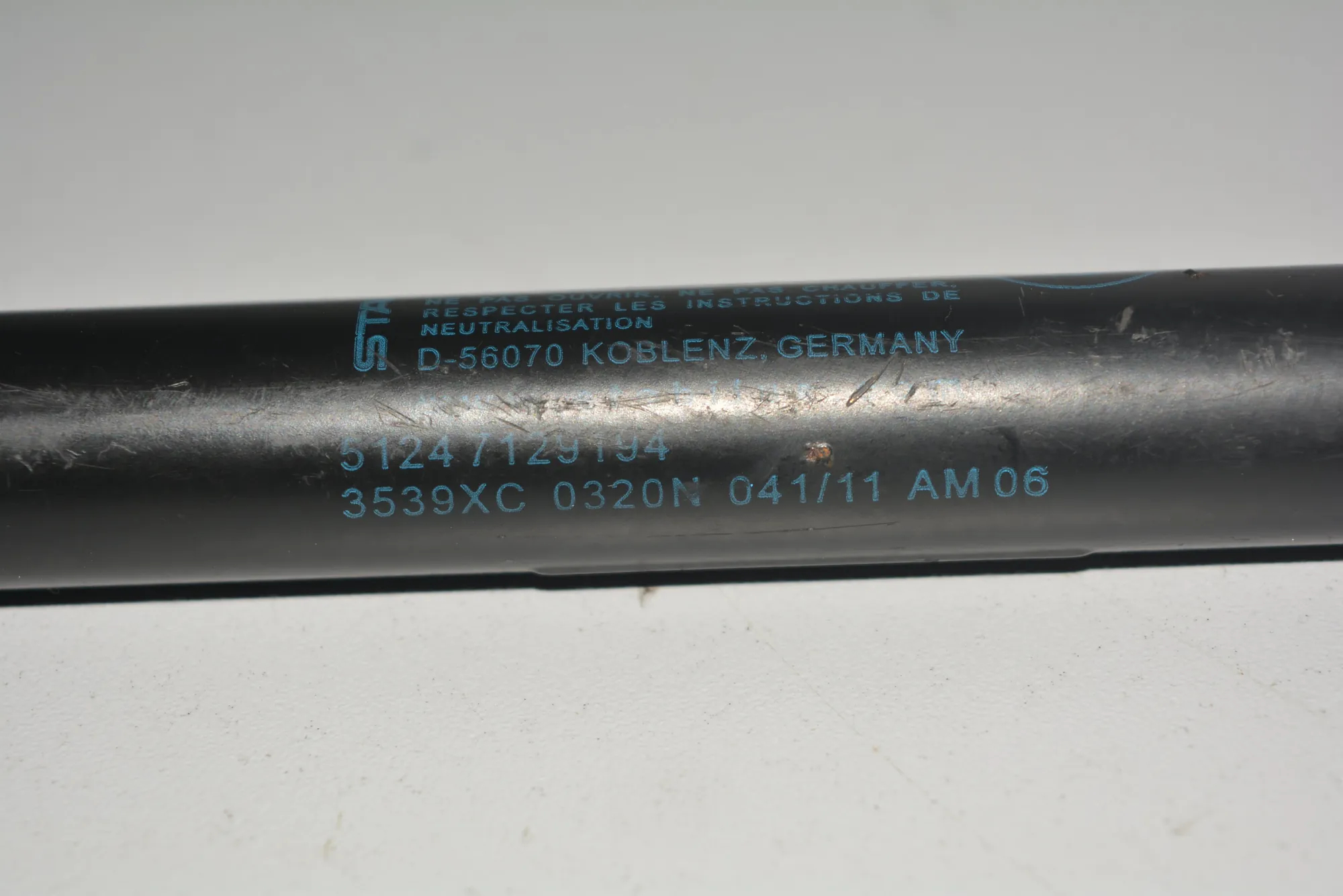 Right Side Tailgate Gas Strut – OEM 7129194 · BMW 3 Coupe (E92) BMW 3 Coupe (E92) 2009 – 2