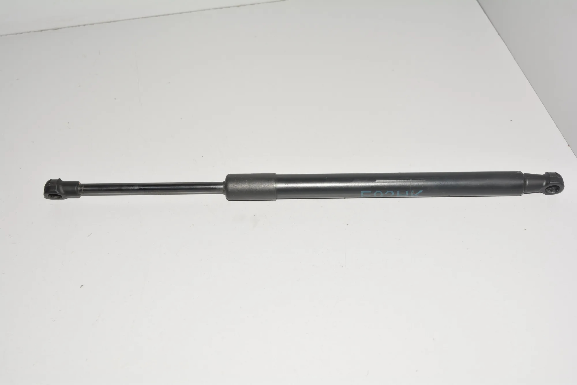 Right Side Tailgate Gas Strut – OEM 7129194 · BMW 3 Coupe (E92) BMW 3 Coupe (E92) 2009
