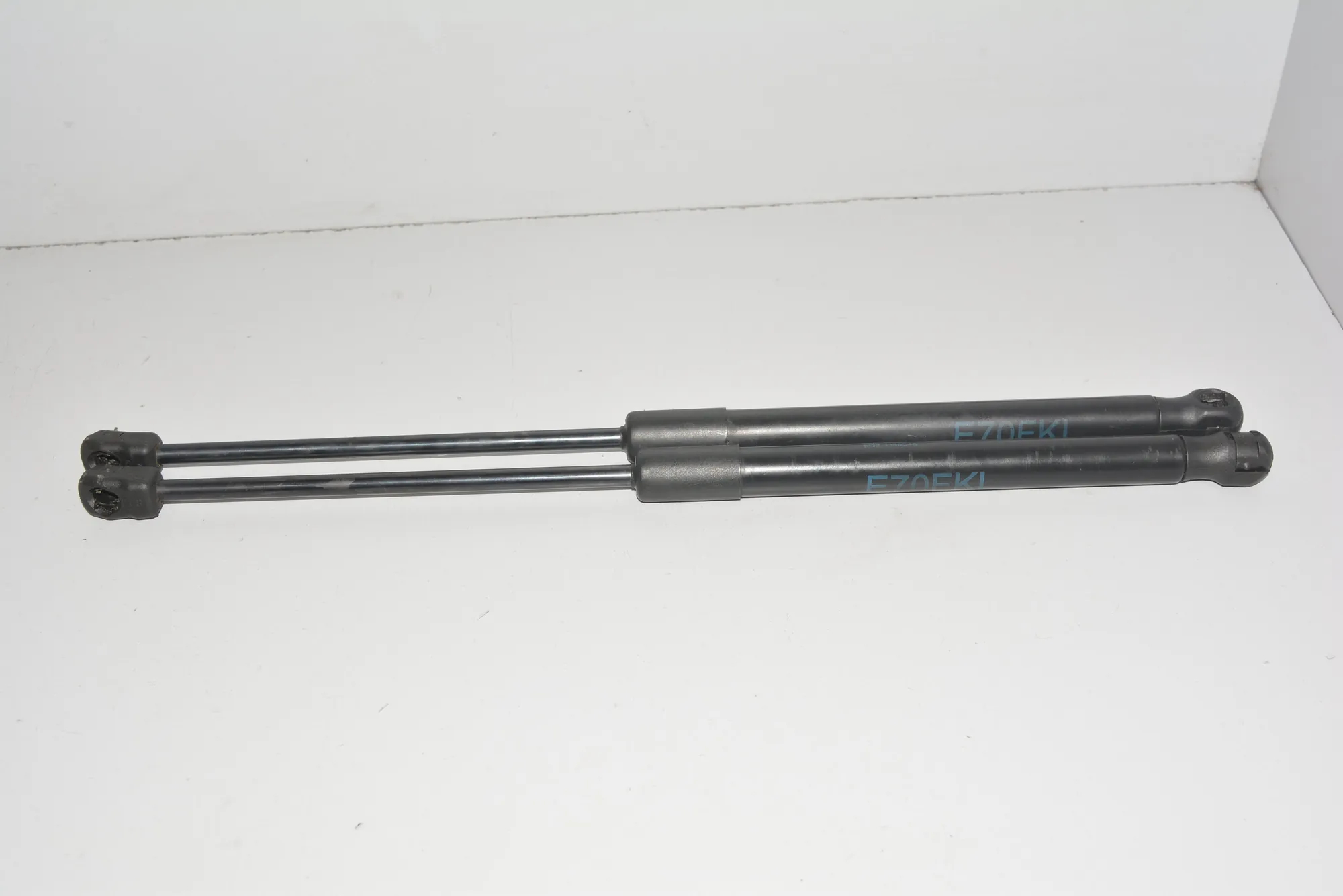 Front Right Bonnet Strut – OEM 7148346 · BMW X5 (E70) BMW X5 (E70) 2010