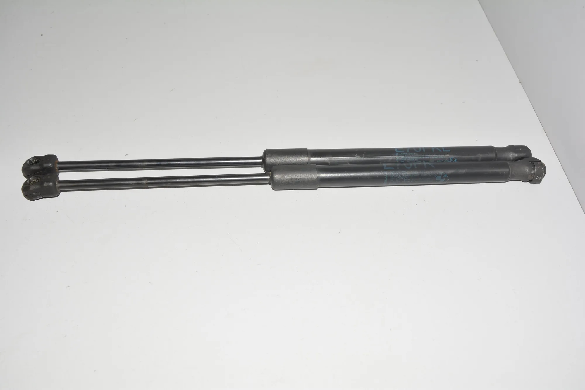 Front Left Bonnet Strut – OEM 7148346 · BMW X5 (E70) BMW X5 (E70) 2010