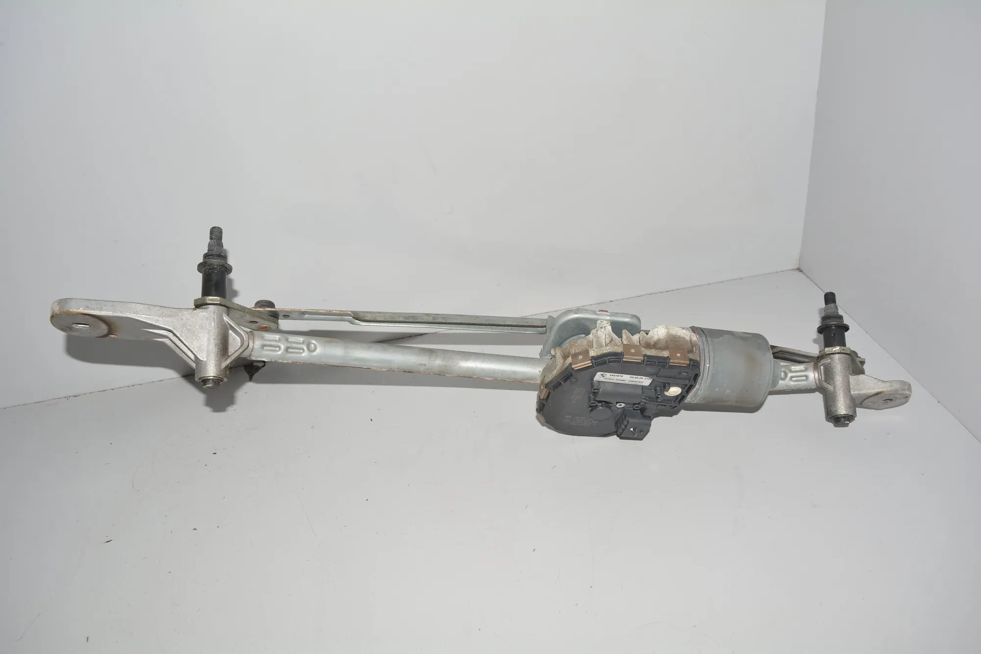 Front Windshield Wiper Mechanism – OEM 44418784328572 · BMW 7 (F01, F02) BMW 7 (F01, F02) 730 d 2009