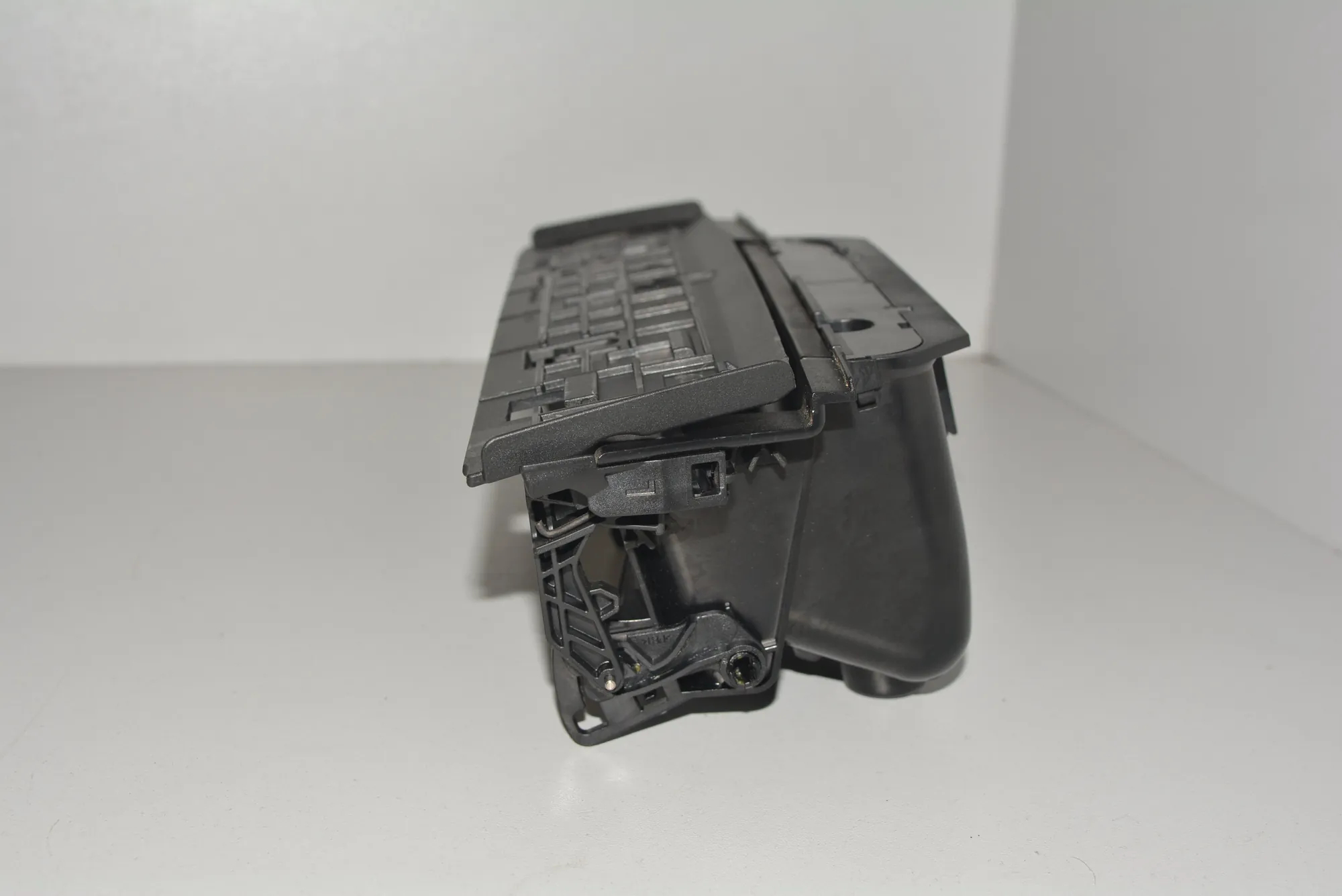 Ashtray – OEM 91193179182502 · BMW 7 (F01, F02) BMW 7 (F01, F02) 730 d 2009 – 3