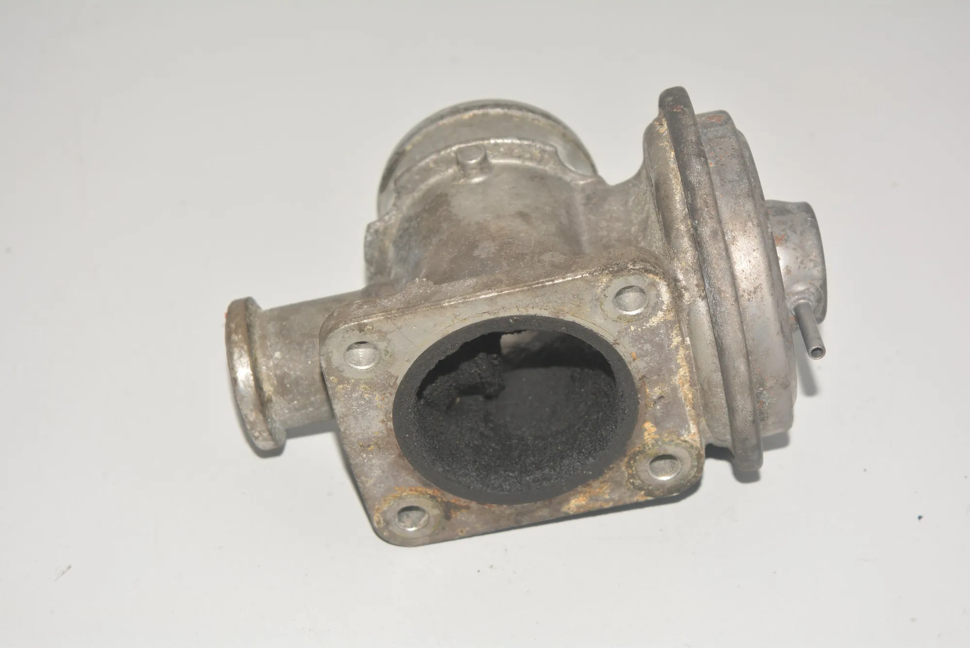 EGR Valve – OEM 2248717 · BMW 5 (E39) BMW 5 (E39) 1998 – 3