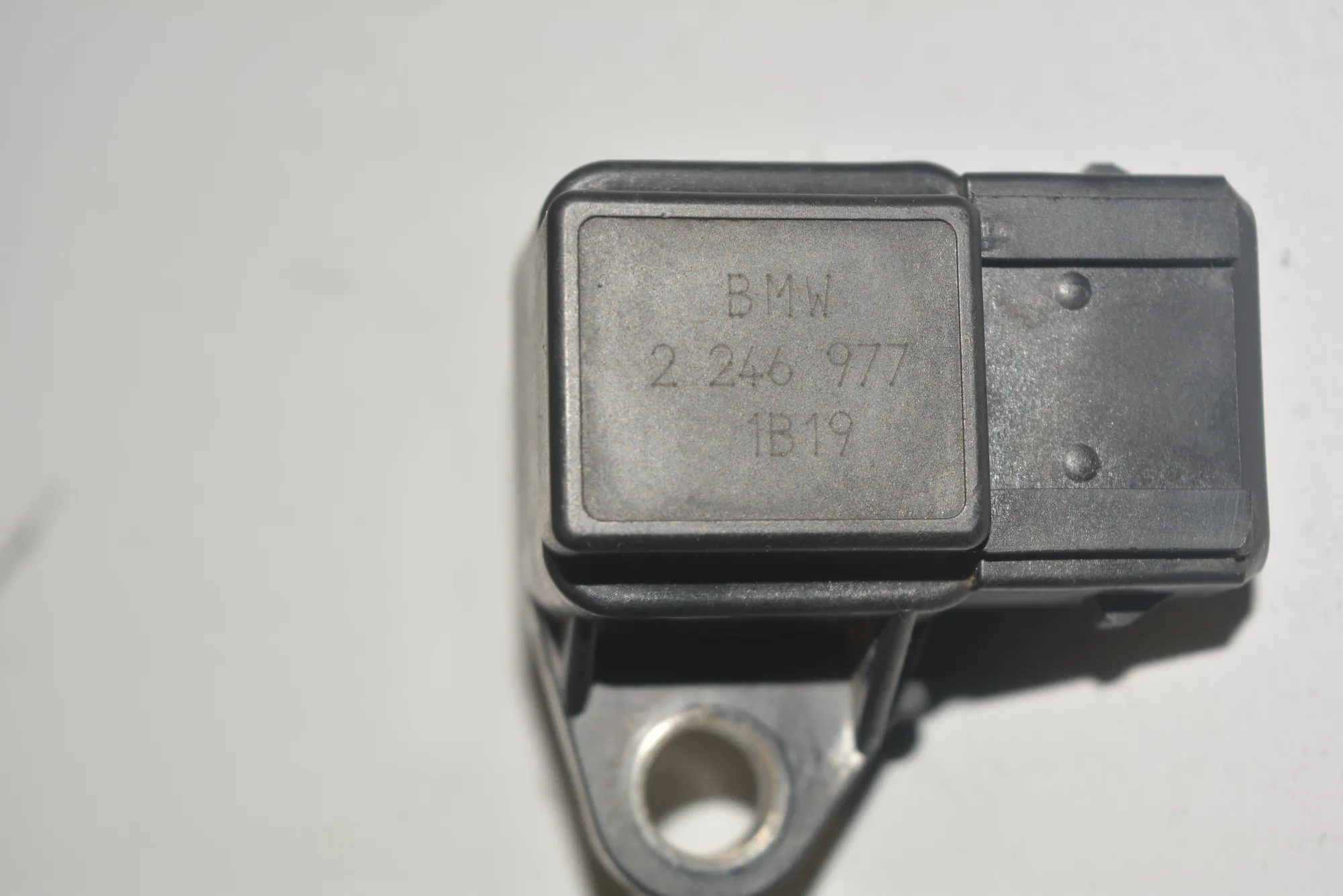 Intake Manifold Pressure Sensor – OEM 2246977 · BMW 5 (E39) BMW 5 (E39) 2000 – 3