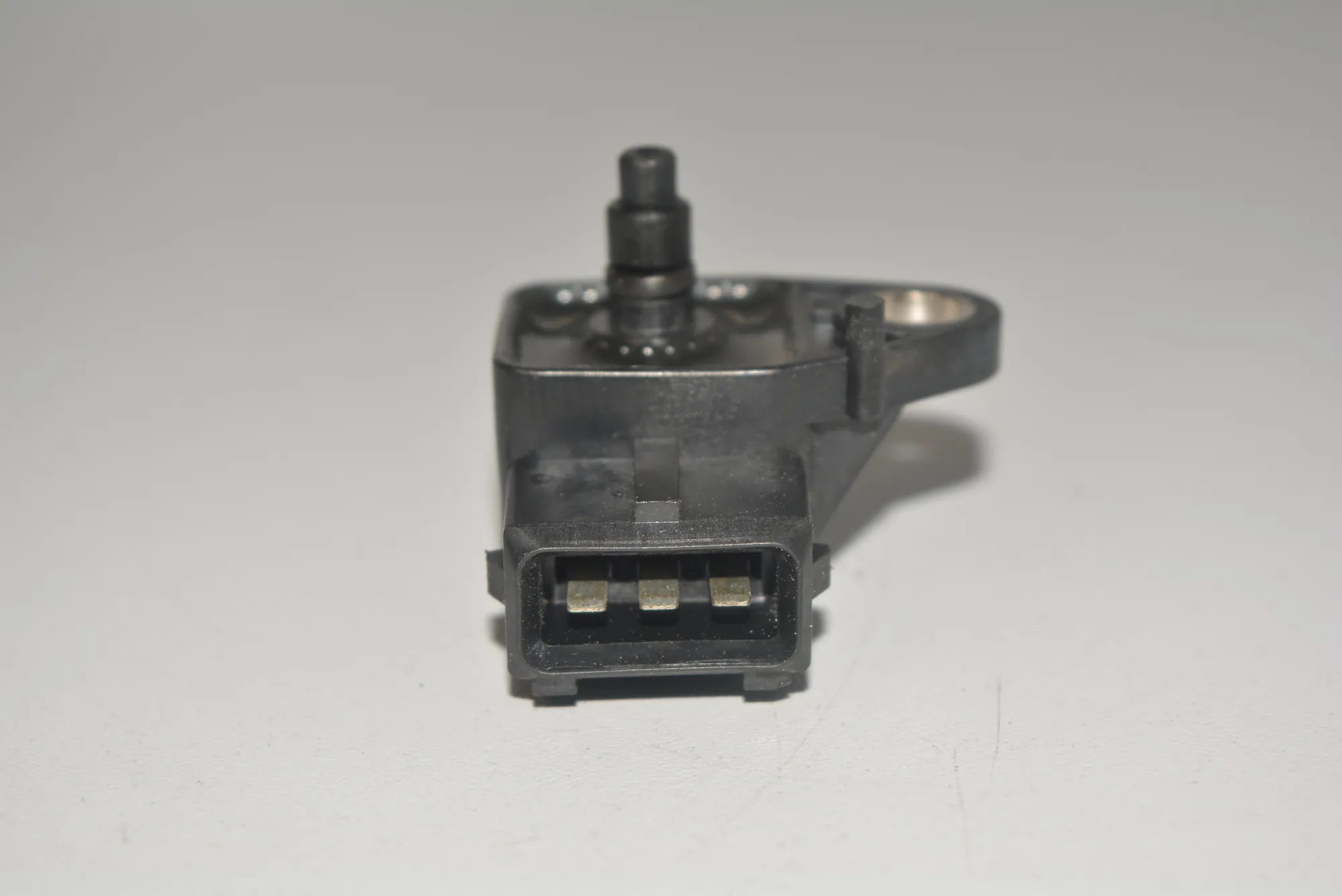 Intake Manifold Pressure Sensor – OEM 2246977 · BMW 5 (E39) BMW 5 (E39) 2000