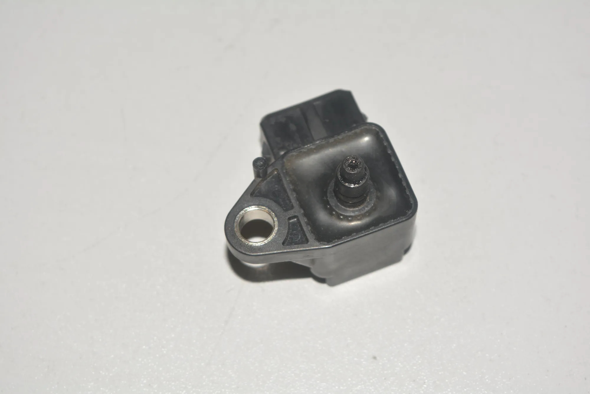 Intake Manifold Pressure Sensor – OEM 2246977 · BMW 5 (E39) BMW 5 (E39) 2000 – 4