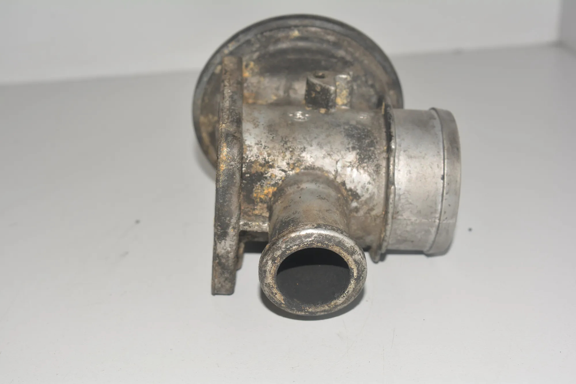 EGR Valve – OEM 2248717 · BMW 5 (E39) BMW 5 (E39) 1999 – 4