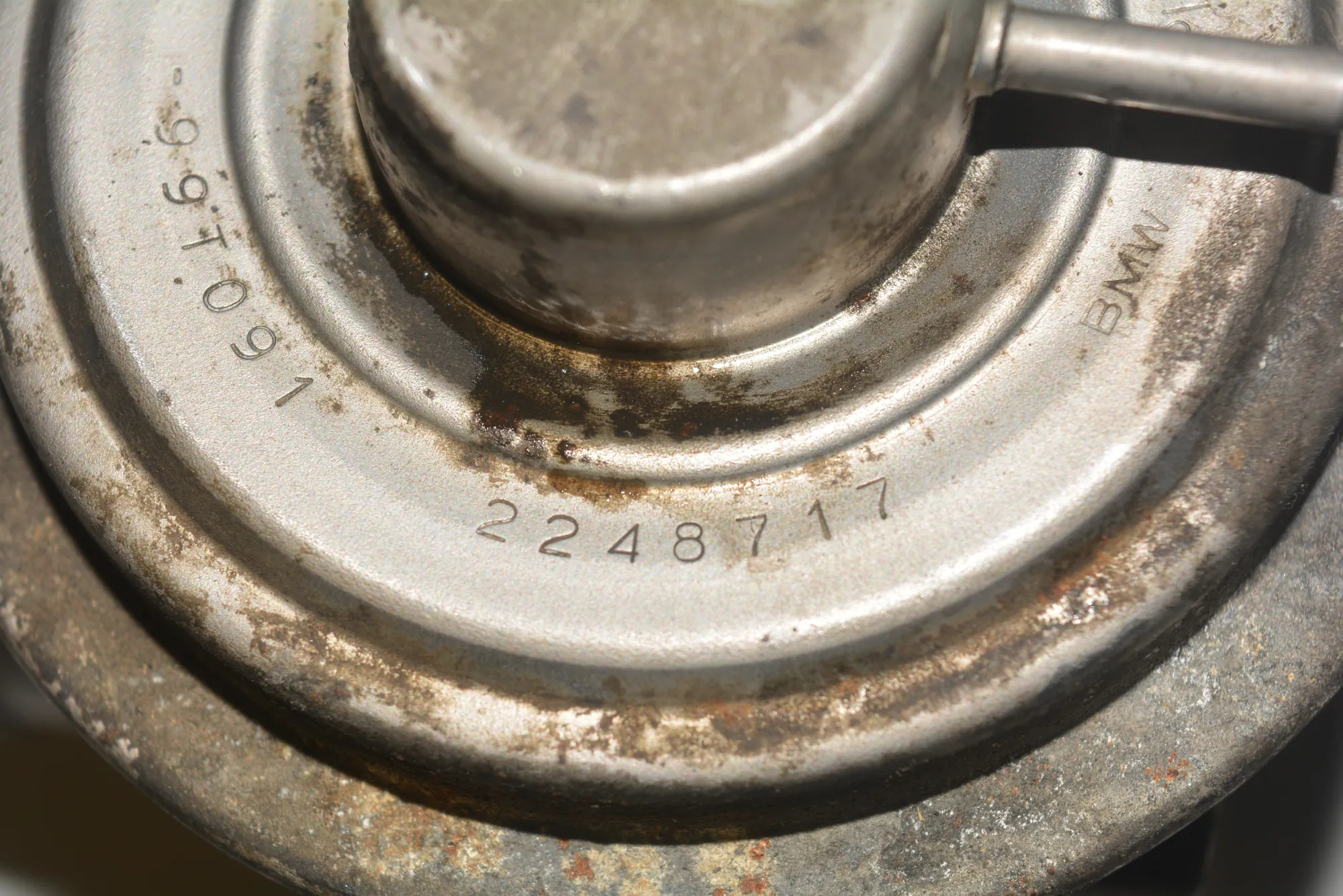 EGR Valve – OEM 2248717 · BMW 5 (E39) BMW 5 (E39) 1999 – 3