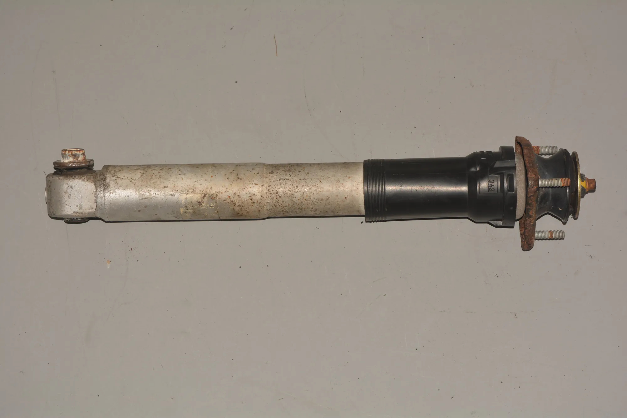 Rear Right Shock Absorber · BMW 5 (E39) BMW 5 (E39) 1999