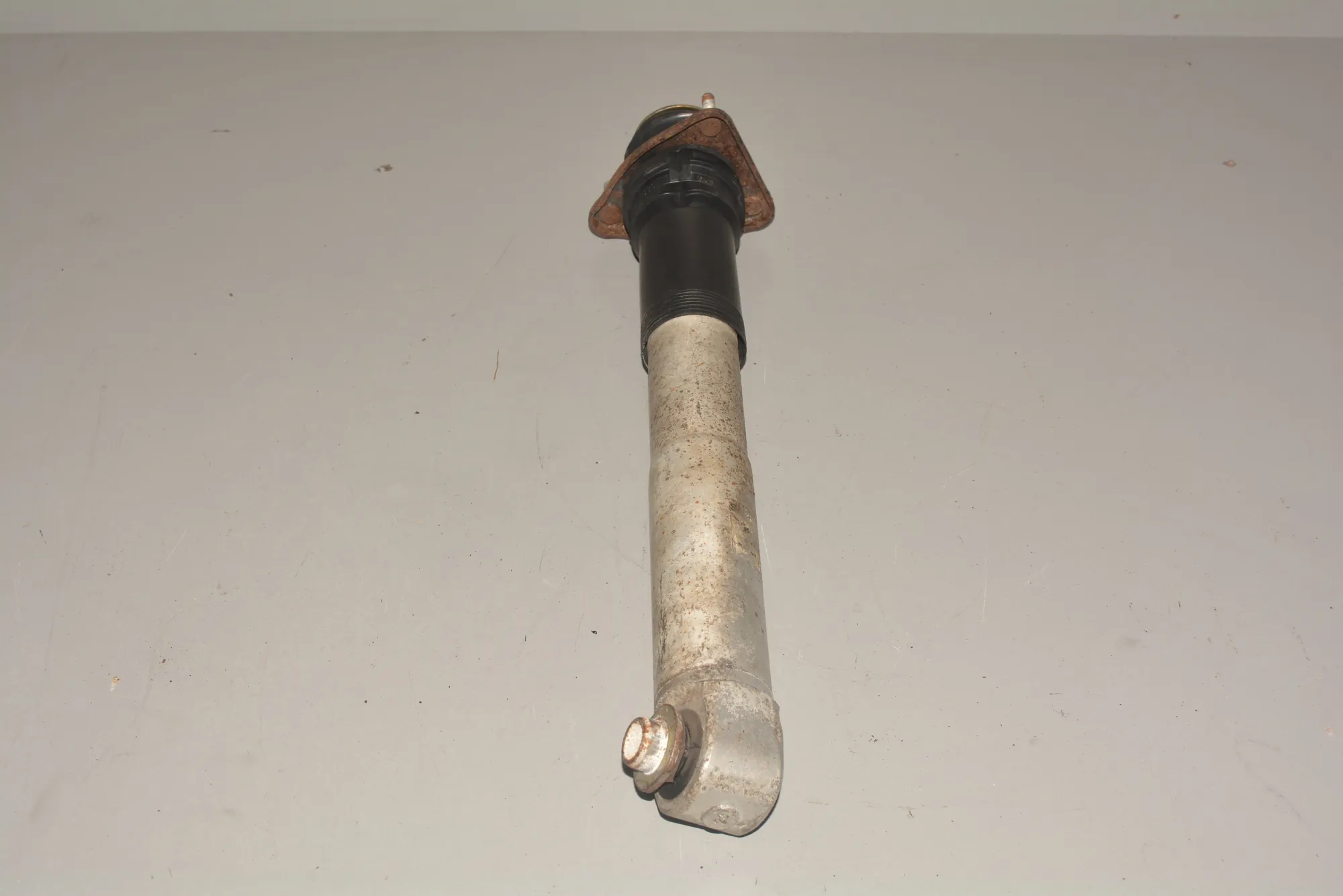 Rear Right Shock Absorber · BMW 5 (E39) BMW 5 (E39) 1999 – 3