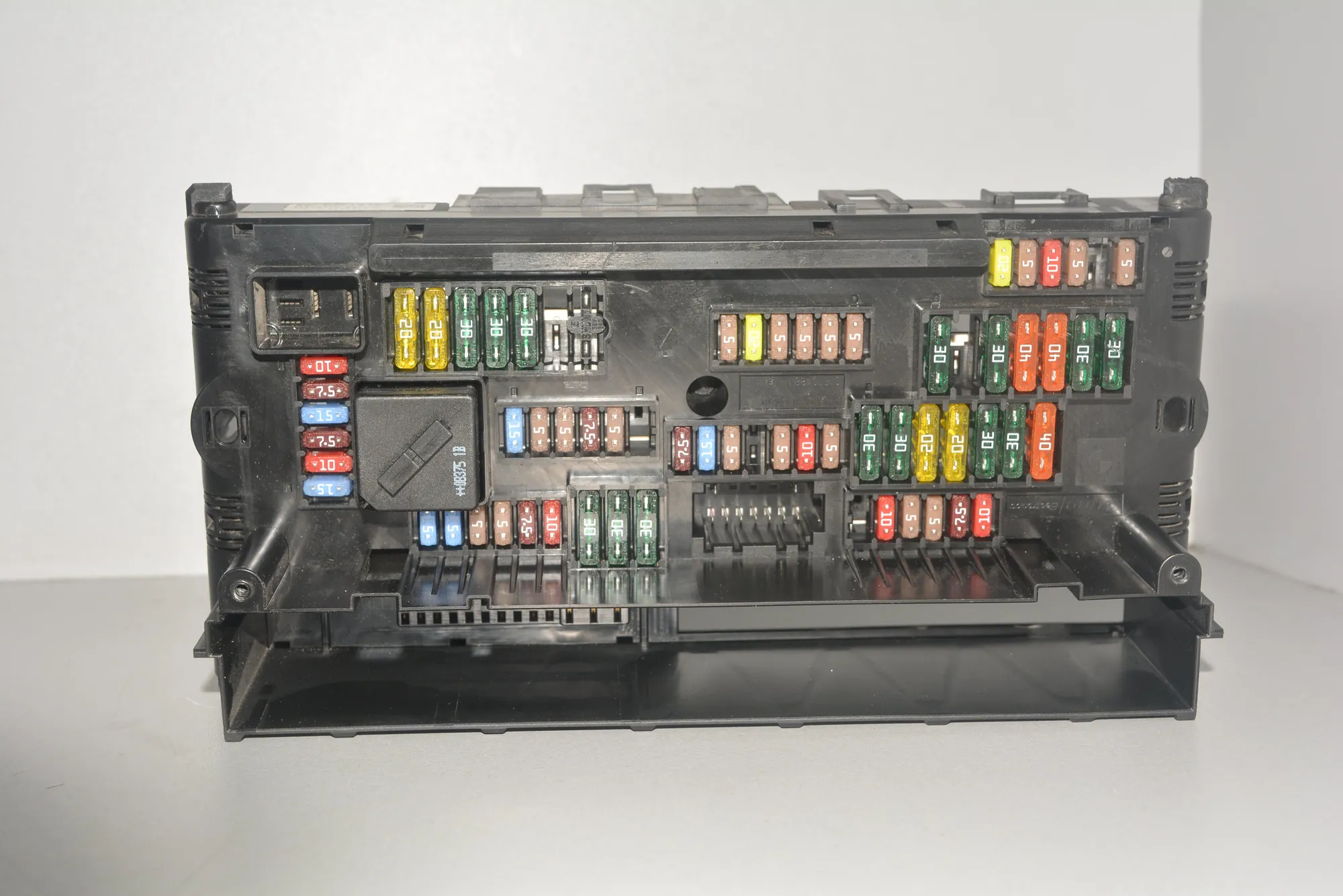 Fuse Box – OEM 9151320 · BMW 7 (F01, F02) BMW 7 (F01, F02) 730 d 2009 – 2
