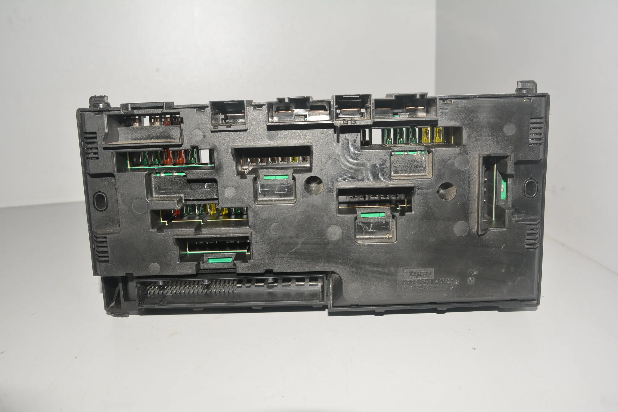 Fuse Box – OEM 9151320 · BMW 7 (F01, F02) BMW 7 (F01, F02) 730 d 2009 – 3