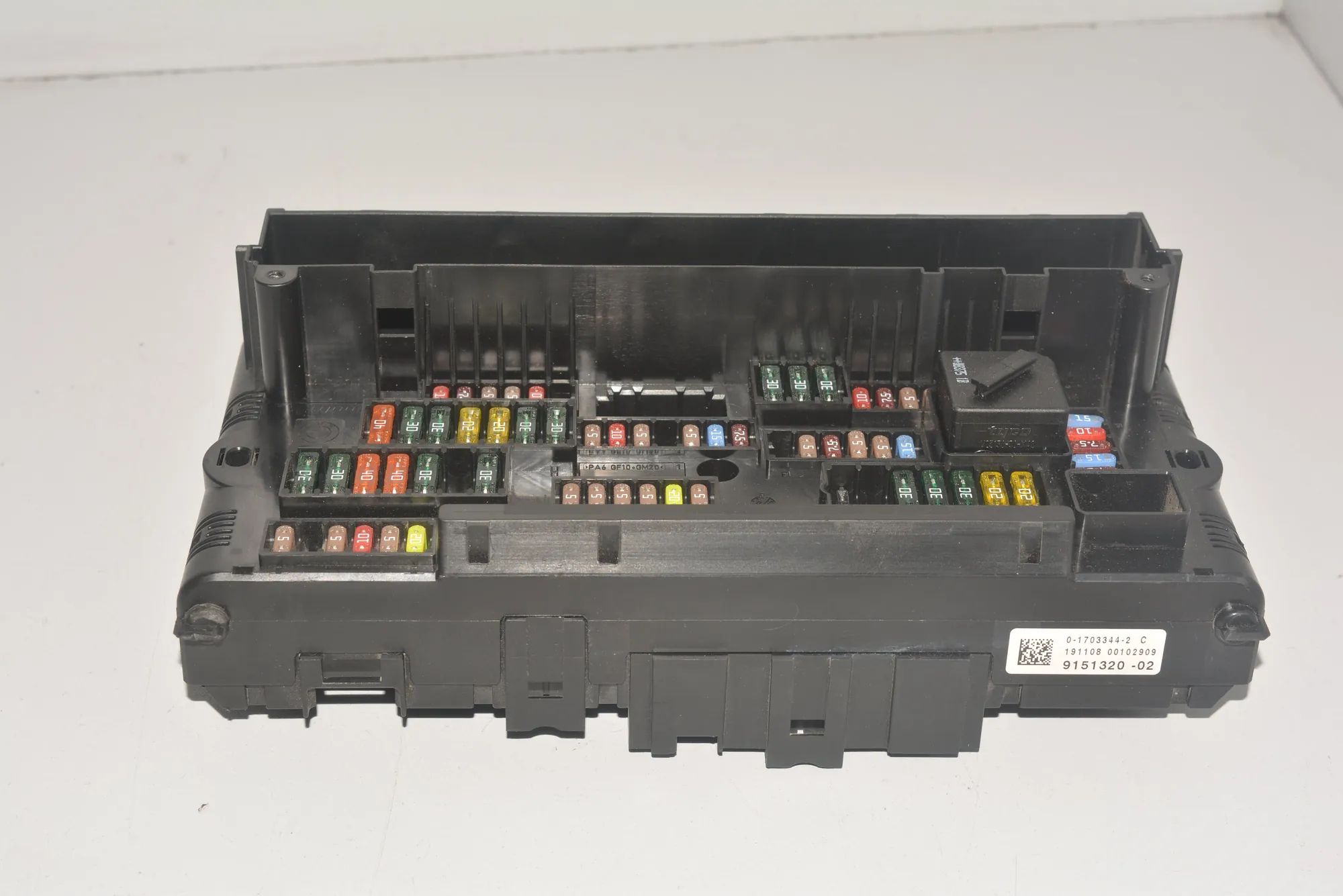 Fuse Box – OEM 9151320 · BMW 7 (F01, F02) BMW 7 (F01, F02) 730 d 2009 – 5