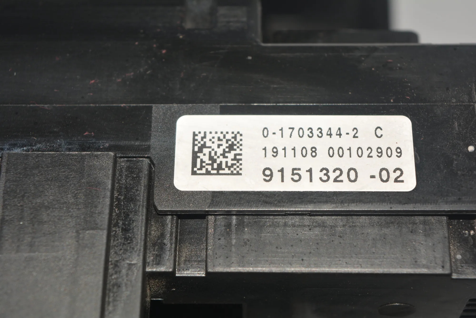 Fuse Box – OEM 9151320 · BMW 7 (F01, F02) BMW 7 (F01, F02) 730 d 2009 – 4