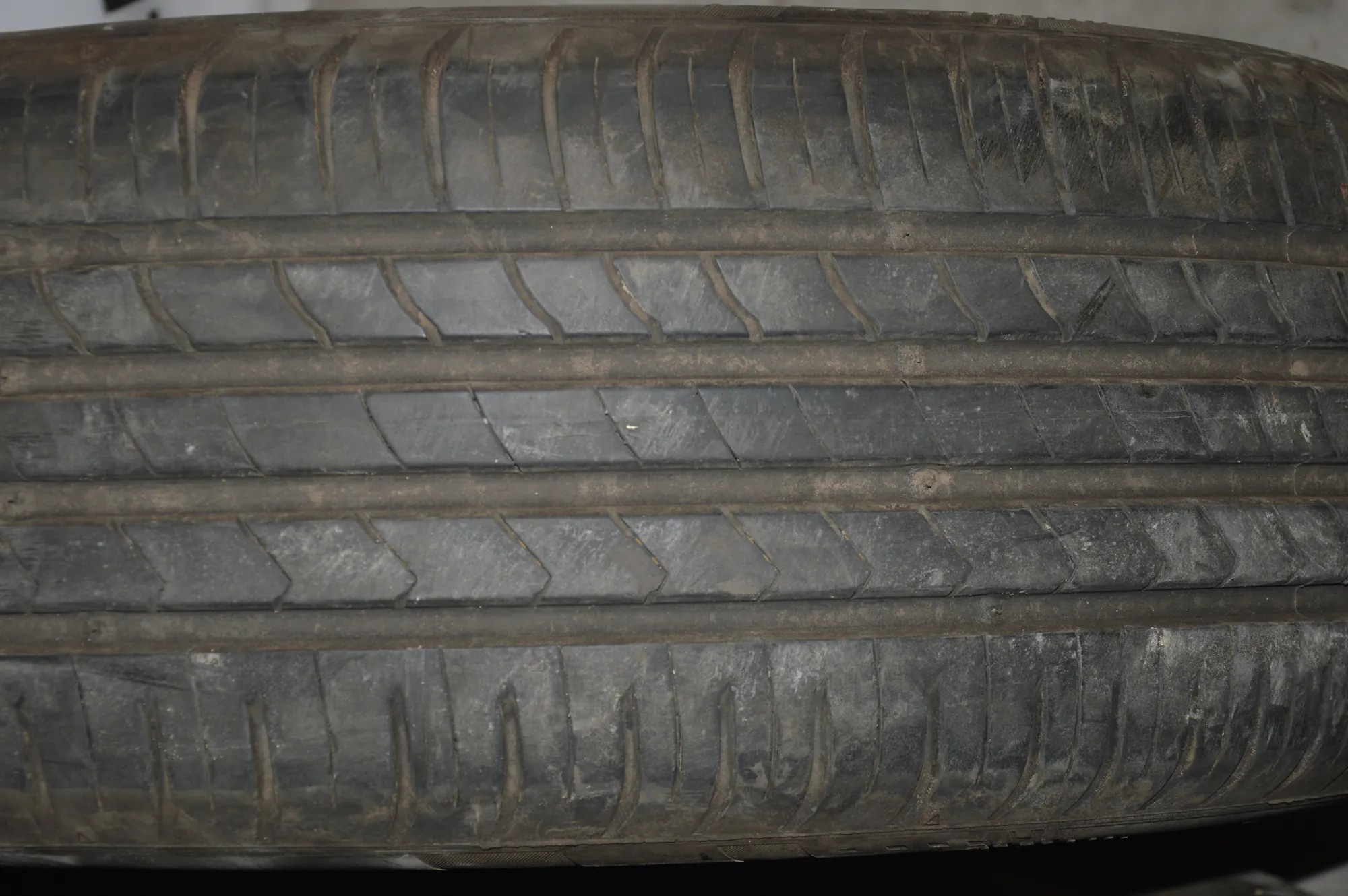 Tire · BMW 5 (E60) BMW 5 (E60) 2008