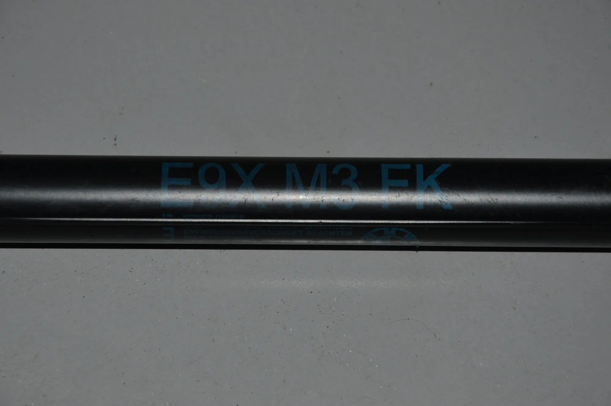 Front Right Bonnet Strut – OEM 7900795 · BMW 3 (E90) BMW 3 (E90) M3 2008 – 2