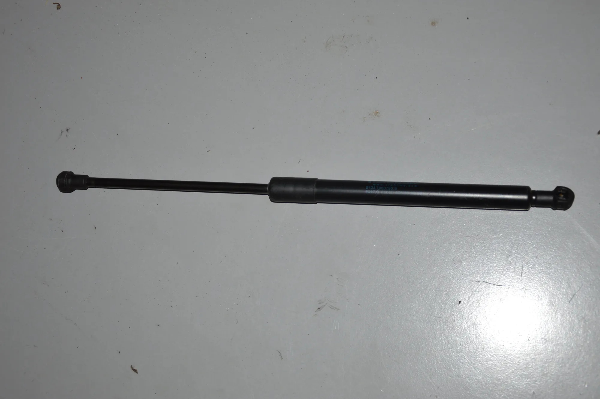 Front Right Bonnet Strut – OEM 7900795 · BMW 3 (E90) BMW 3 (E90) M3 2008