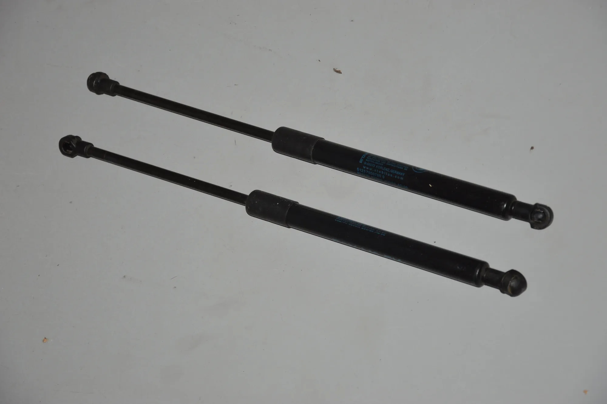 Front Left Bonnet Strut – OEM 7900795 · BMW 3 (E90) BMW 3 (E90) M3 2008 – 6