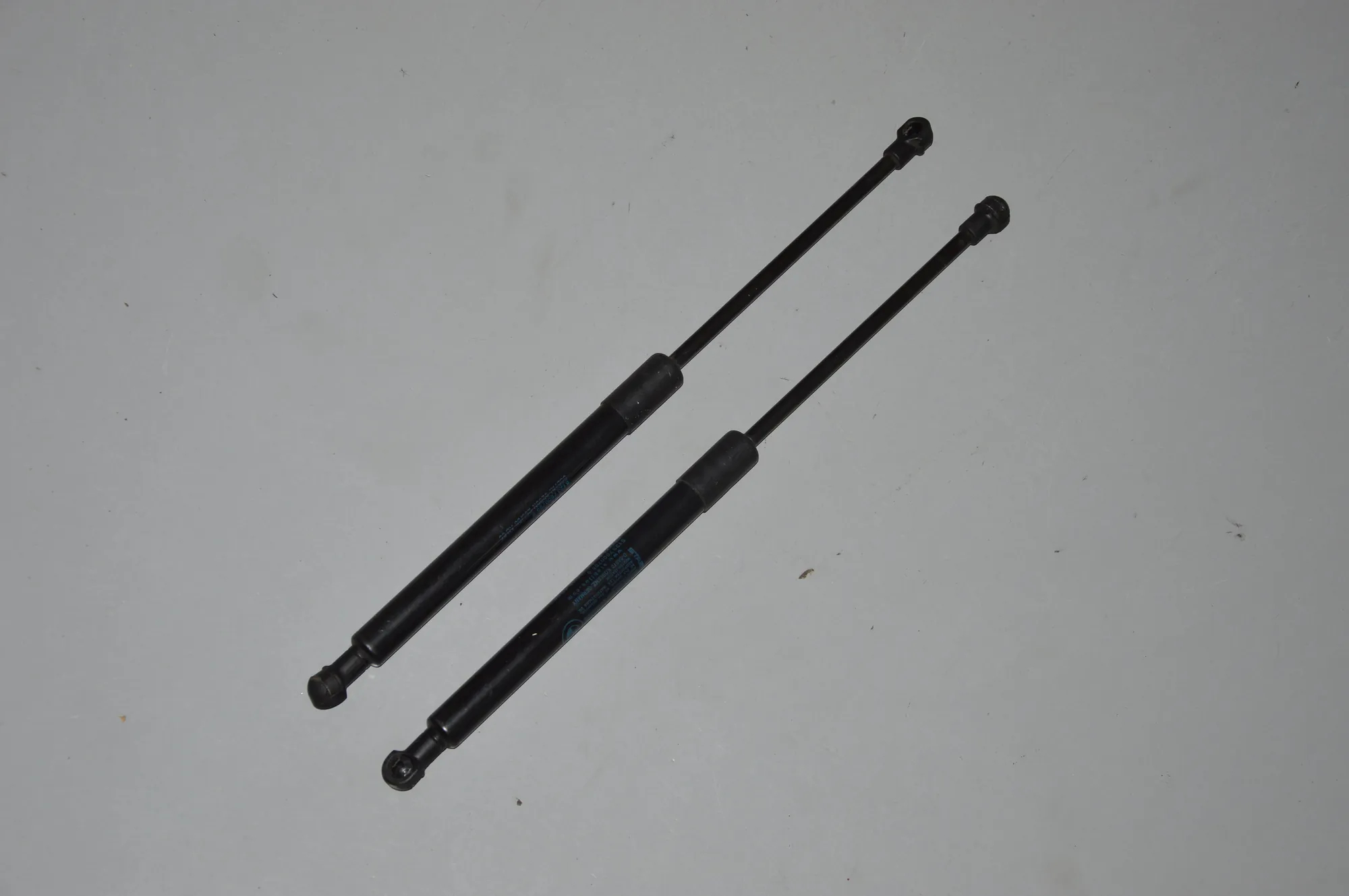 Front Left Bonnet Strut – OEM 7900795 · BMW 3 (E90) BMW 3 (E90) M3 2008 – 5