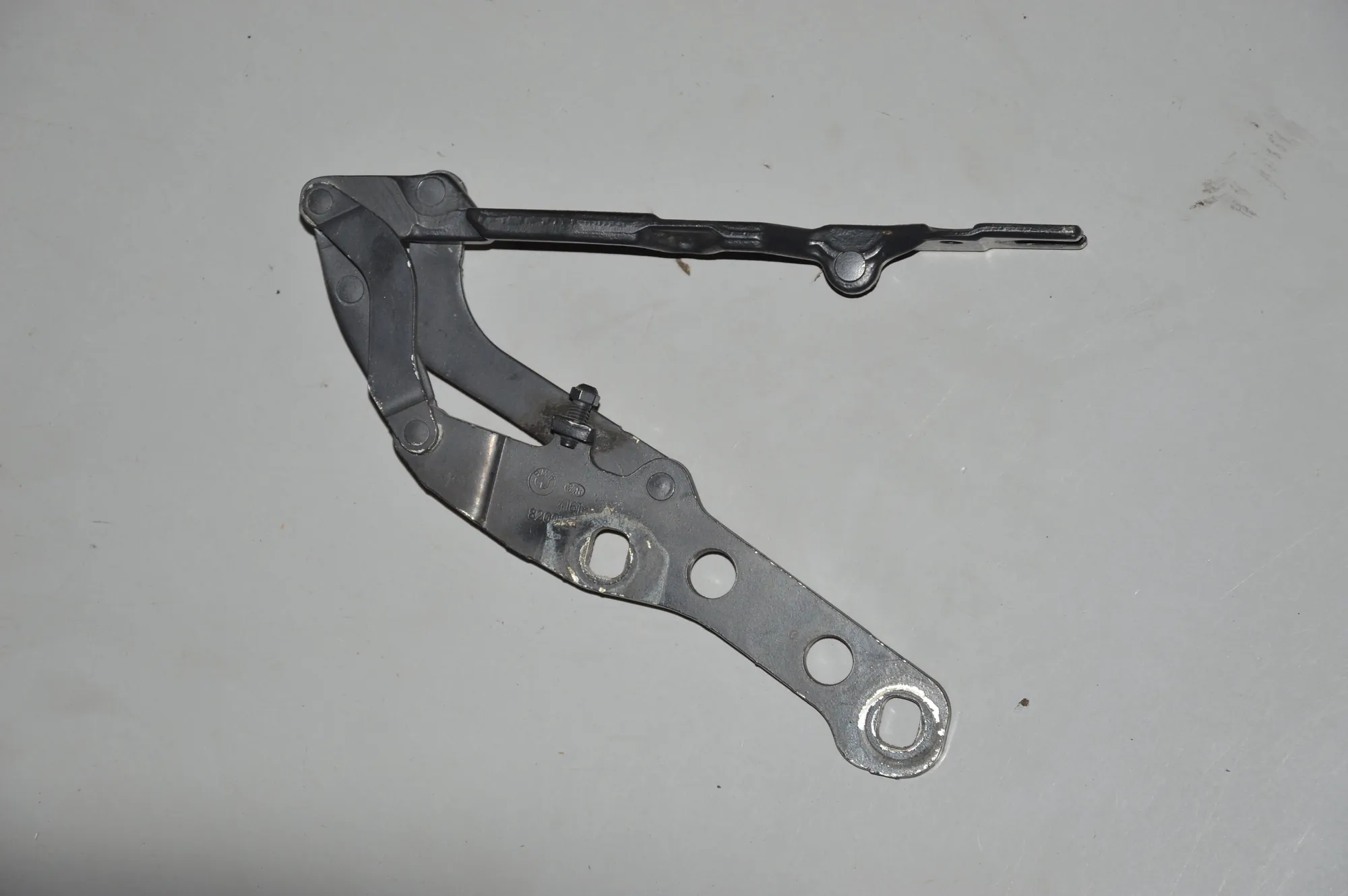 Front Right Bonnet Hinge – OEM 8200124 · BMW 3 (E46) BMW 3 (E46) 2002 – 2