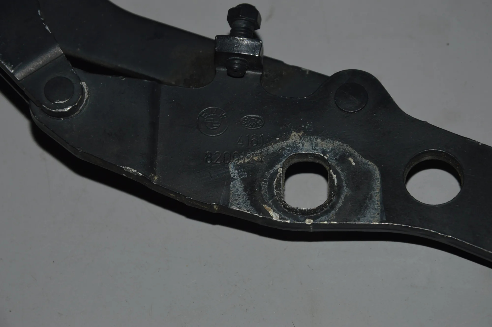 Front Right Bonnet Hinge – OEM 8200124 · BMW 3 (E46) BMW 3 (E46) 2002 – 3