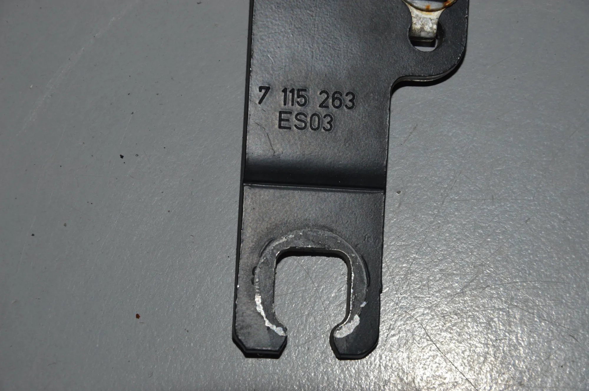 Front Left Bonnet Hinge – OEM 7115263 · BMW 3 (E90) BMW 3 (E90) M3 2008 – 3